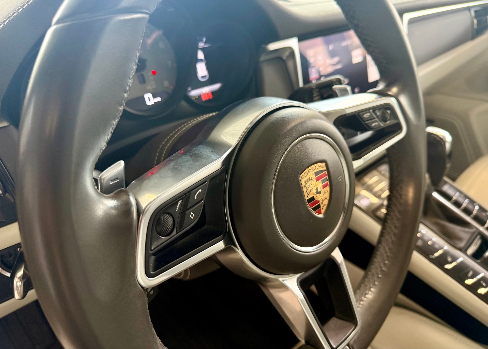 PORSCHE Macan S PDK-image-18