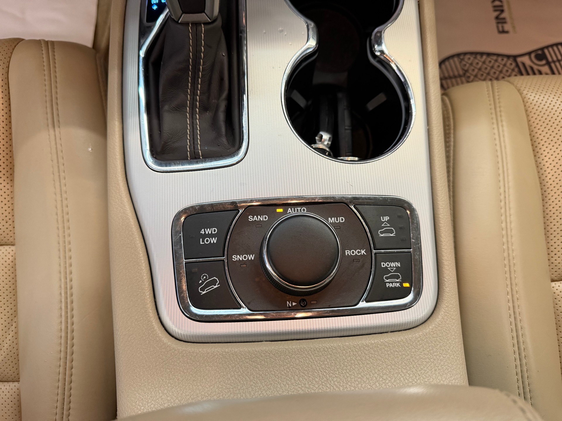 JEEP Grand Cherokee 3.0 CRD Overland Automatic-image-10