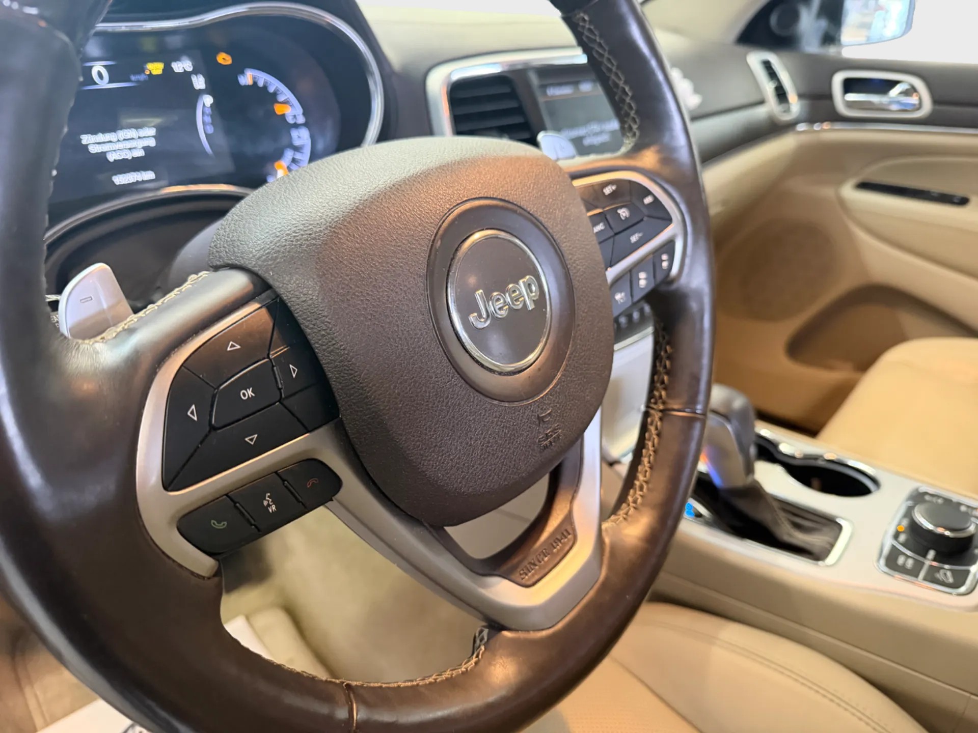 JEEP Grand Cherokee 3.0 CRD Overland Automatic-image-6
