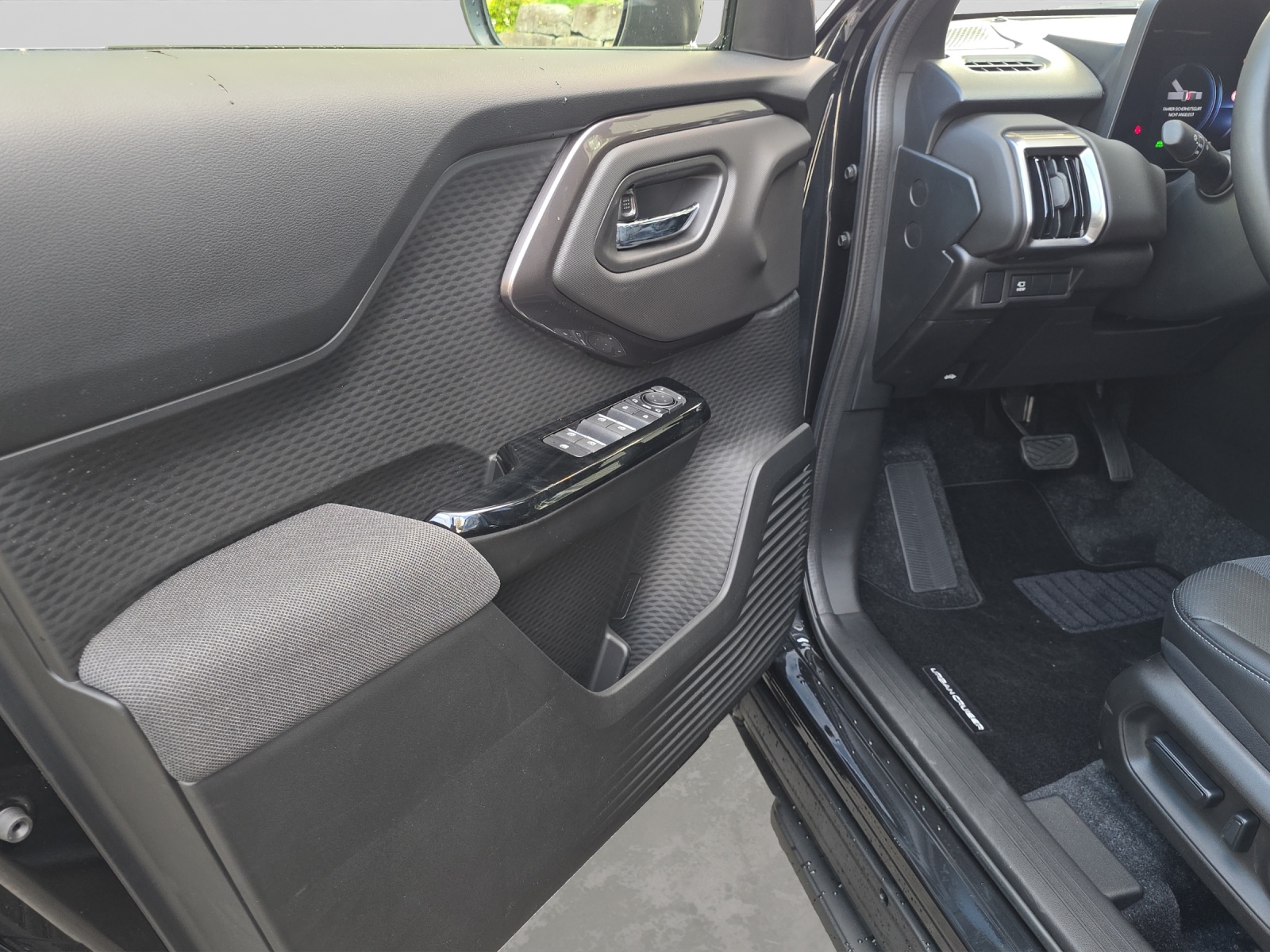 TOYOTA Urban Cruiser Premium-image-11
