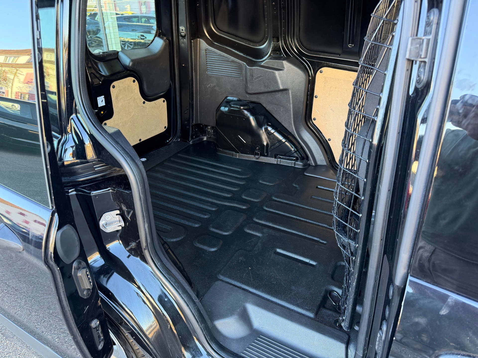 FORD Transit Courier Van 1.0 EcoB Trend-image-2