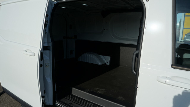 MAXUS eDeliver 7 L1 77kWh-image-8