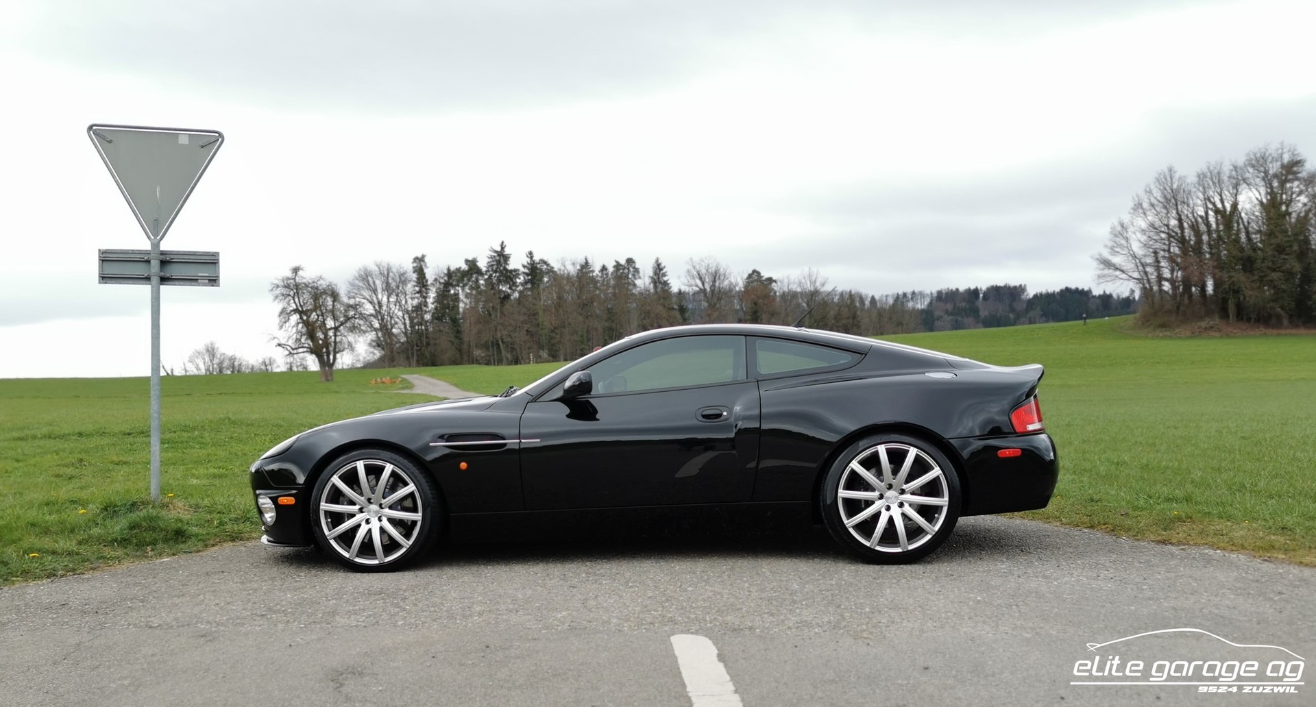 ASTON MARTIN Vanquish V12 S 5.9-48-image-4