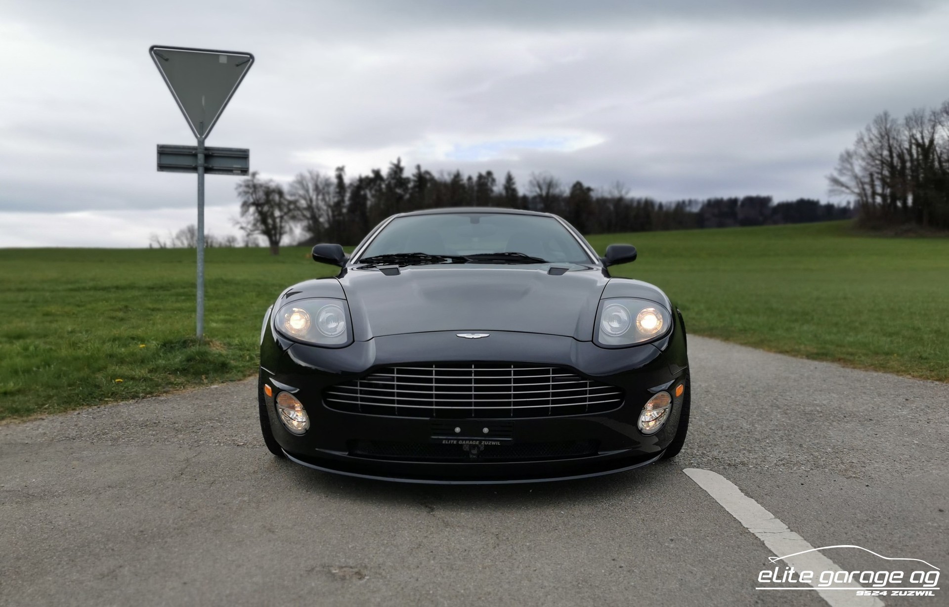 ASTON MARTIN Vanquish V12 S 5.9-48-image-2