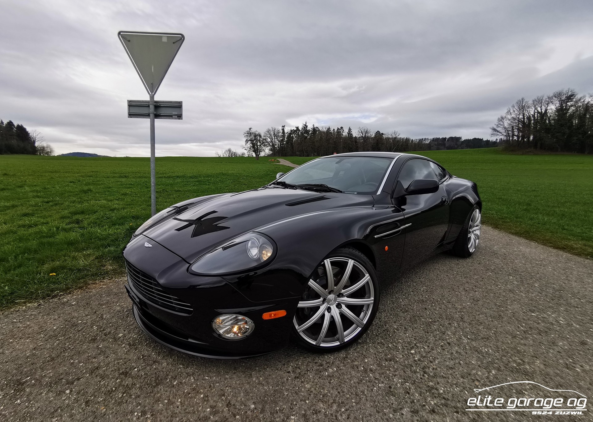 ASTON MARTIN Vanquish V12 S 5.9-48-image-3