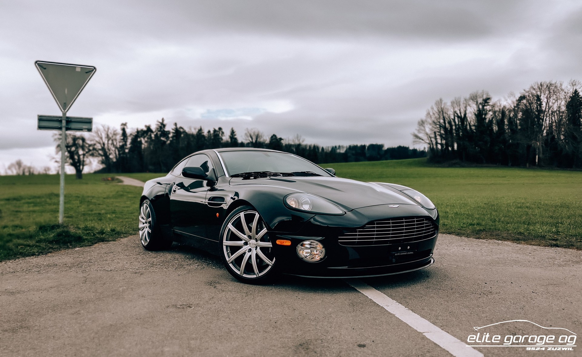 ASTON MARTIN Vanquish V12 S 5.9-48-image-1