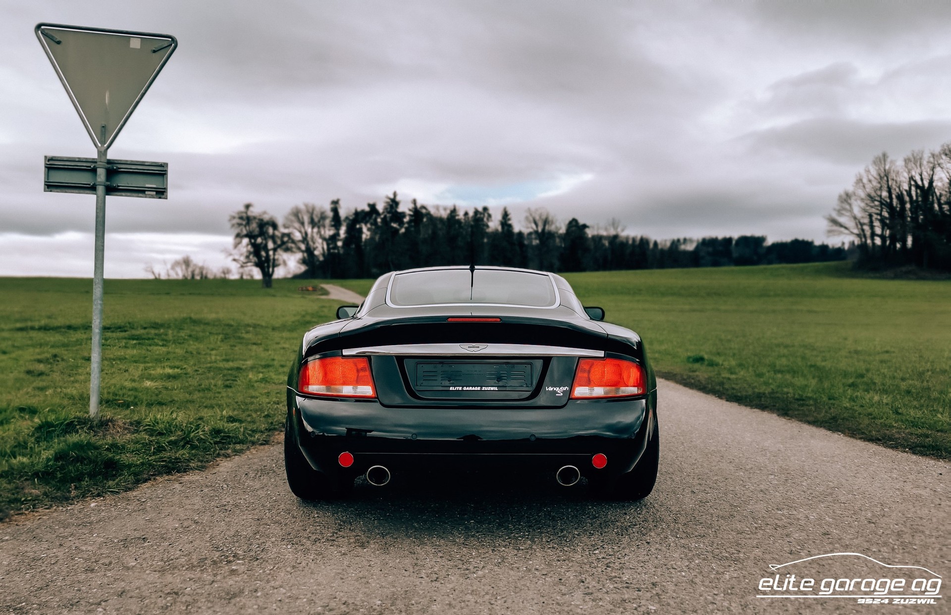 ASTON MARTIN Vanquish V12 S 5.9-48-image-6