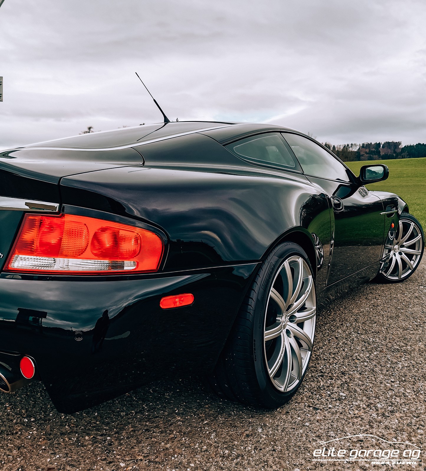 ASTON MARTIN Vanquish V12 S 5.9-48-image-8