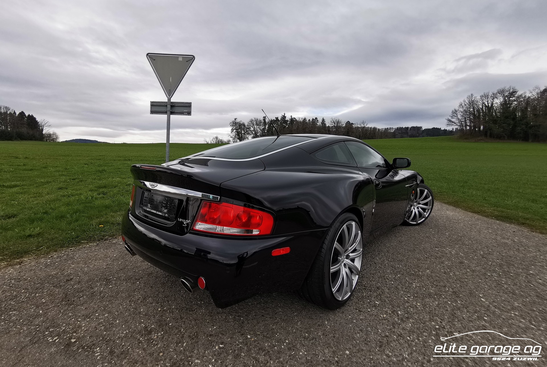 ASTON MARTIN Vanquish V12 S 5.9-48-image-5