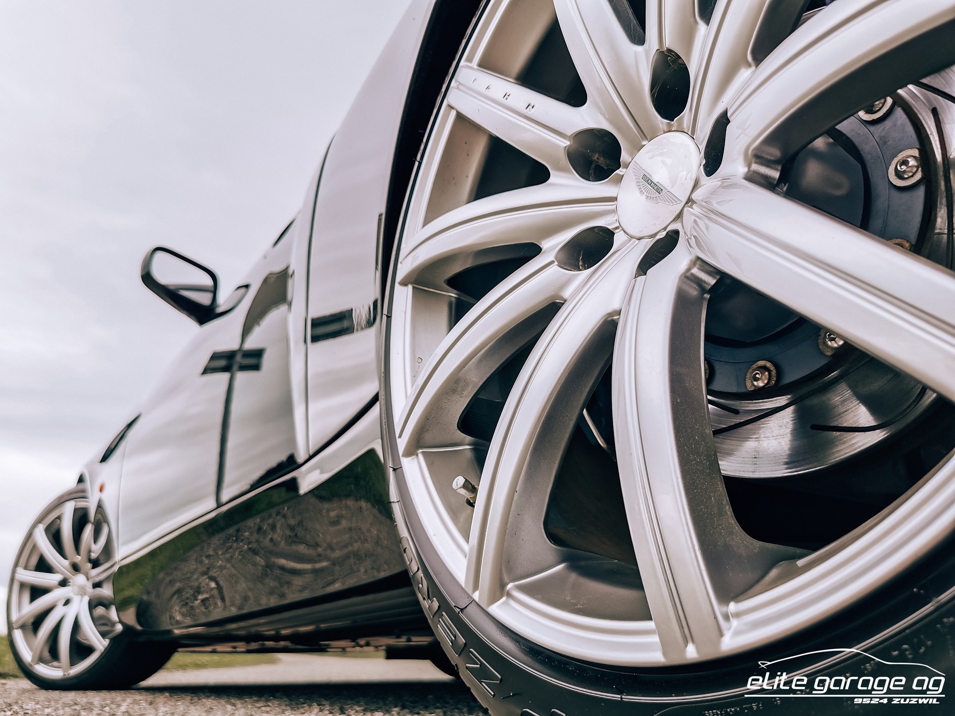 ASTON MARTIN Vanquish V12 S 5.9-48-image-9