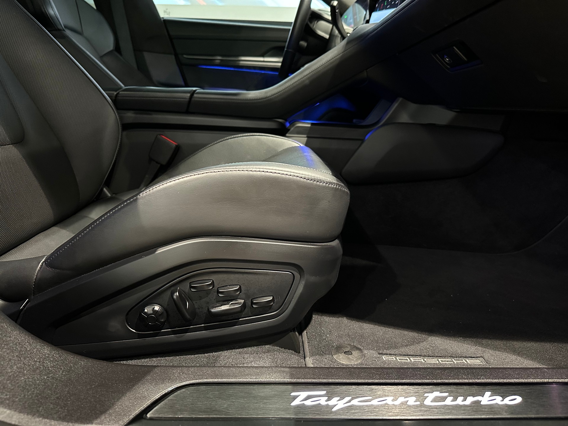 PORSCHE Taycan Turbo-image-12