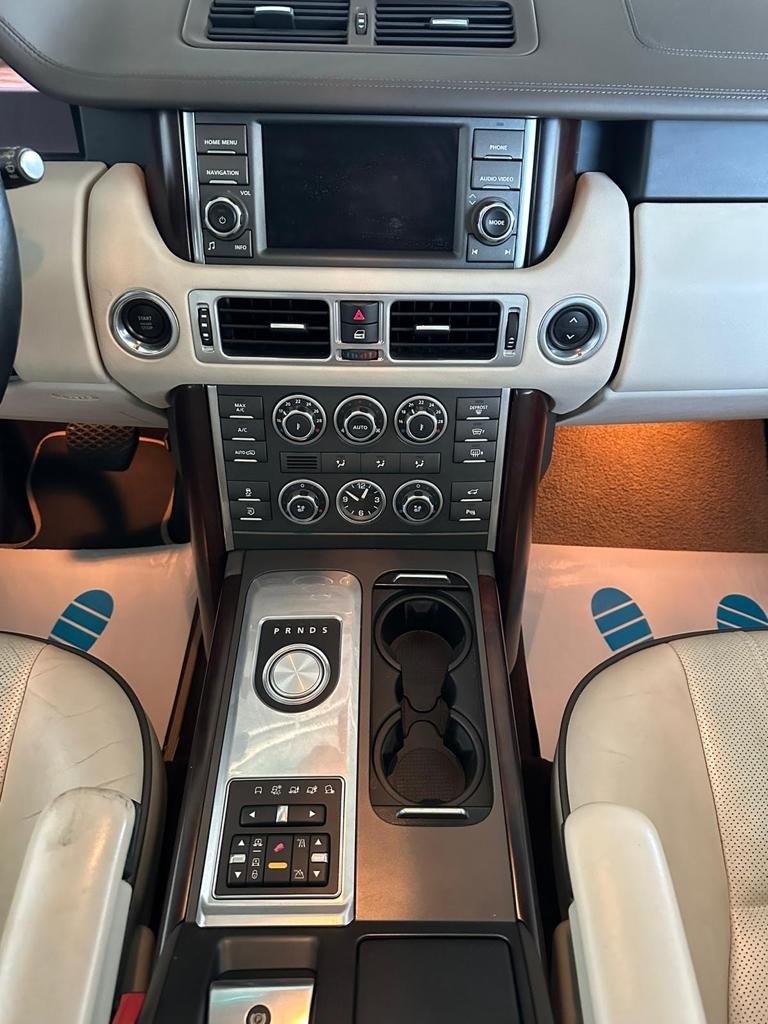 LAND ROVER Range Rover 4.4 TDV8 Vogue Automatic-image-14