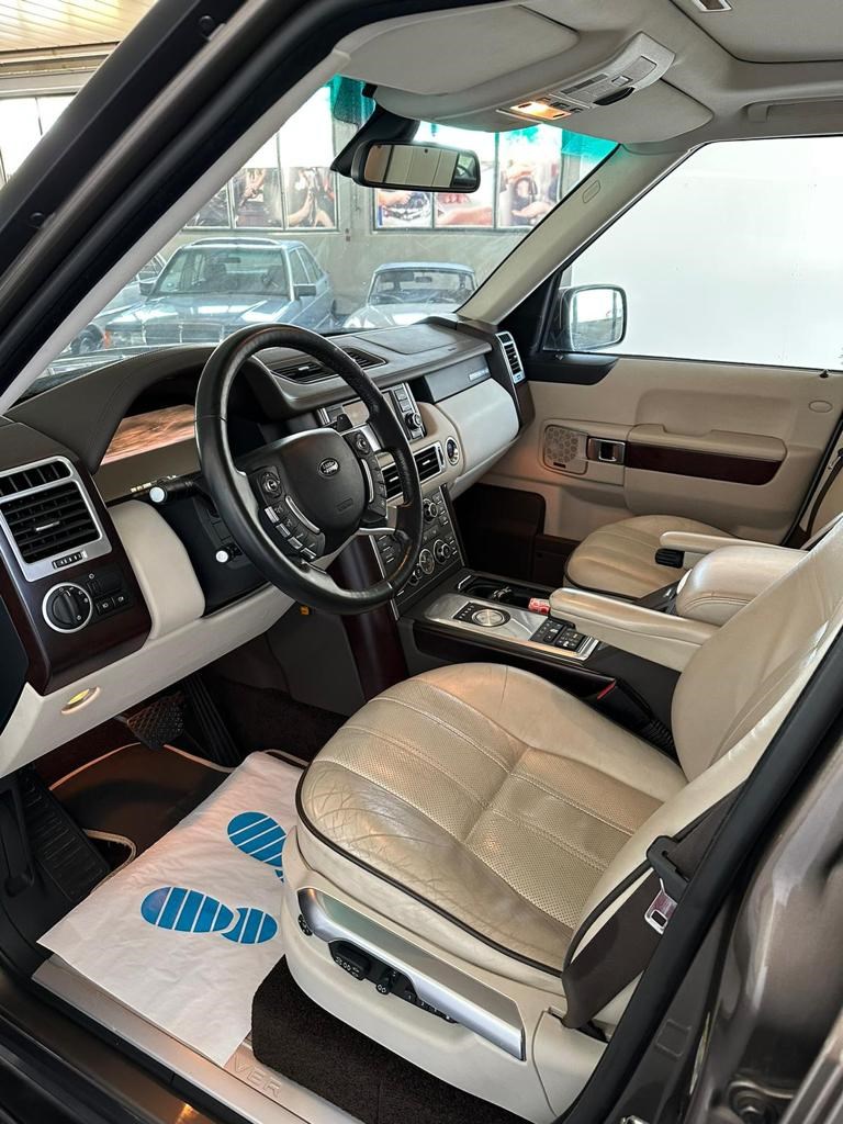 LAND ROVER Range Rover 4.4 TDV8 Vogue Automatic-image-10
