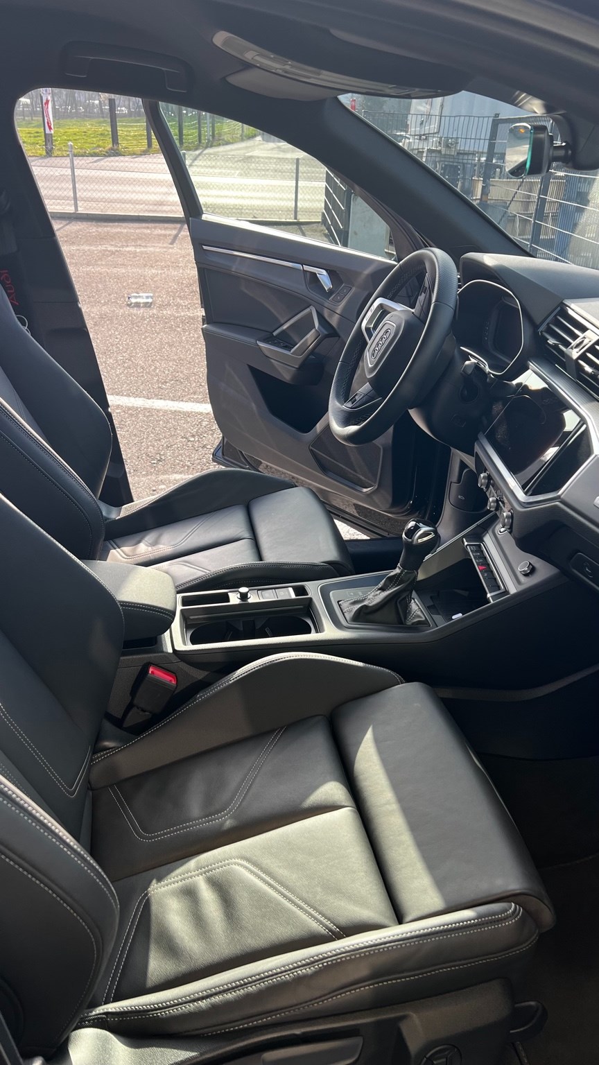 AUDI Q3 Sportback 40 TDI S line quattro-image-7