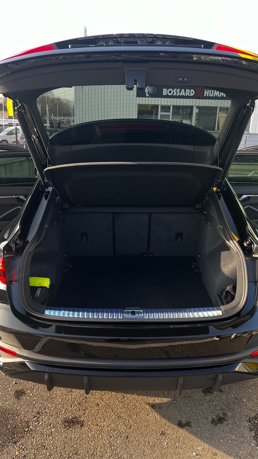 AUDI Q3 Sportback 40 TDI S line quattro-image-10