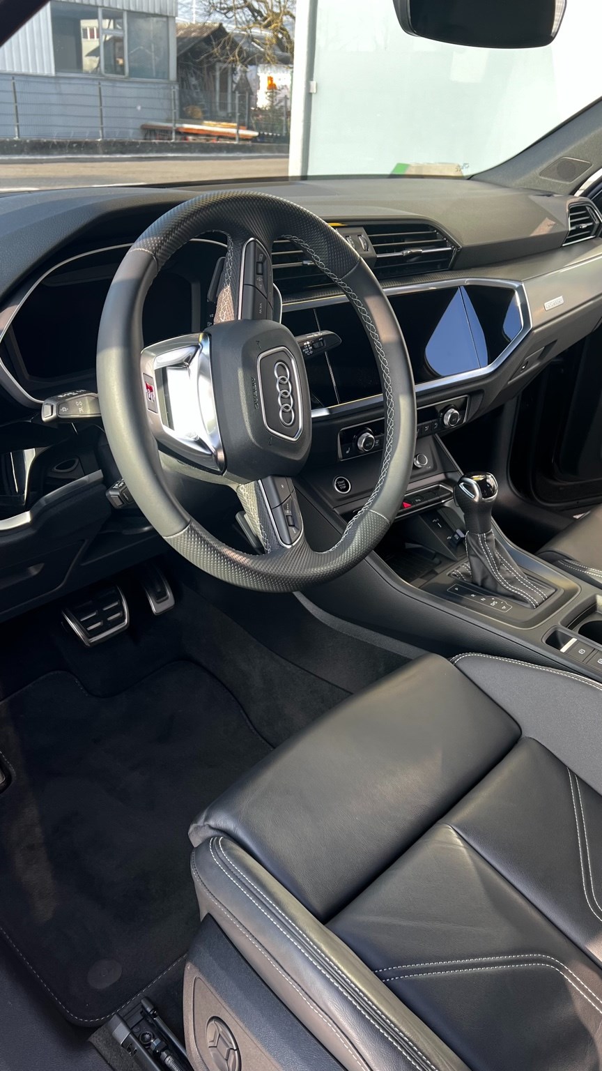 AUDI Q3 Sportback 40 TDI S line quattro-image-11