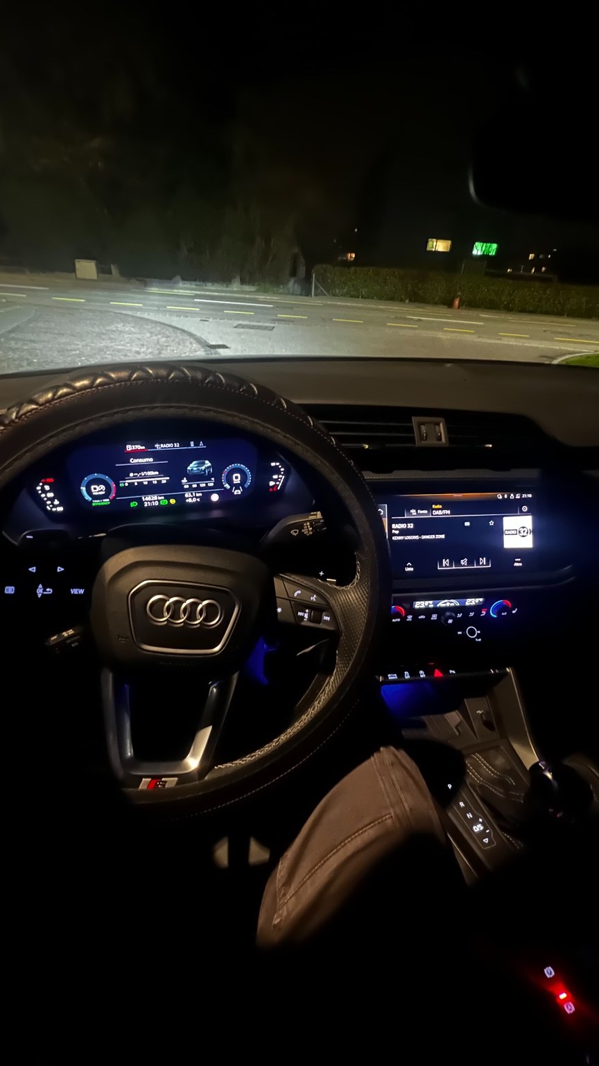 AUDI Q3 Sportback 40 TDI S line quattro-image-16