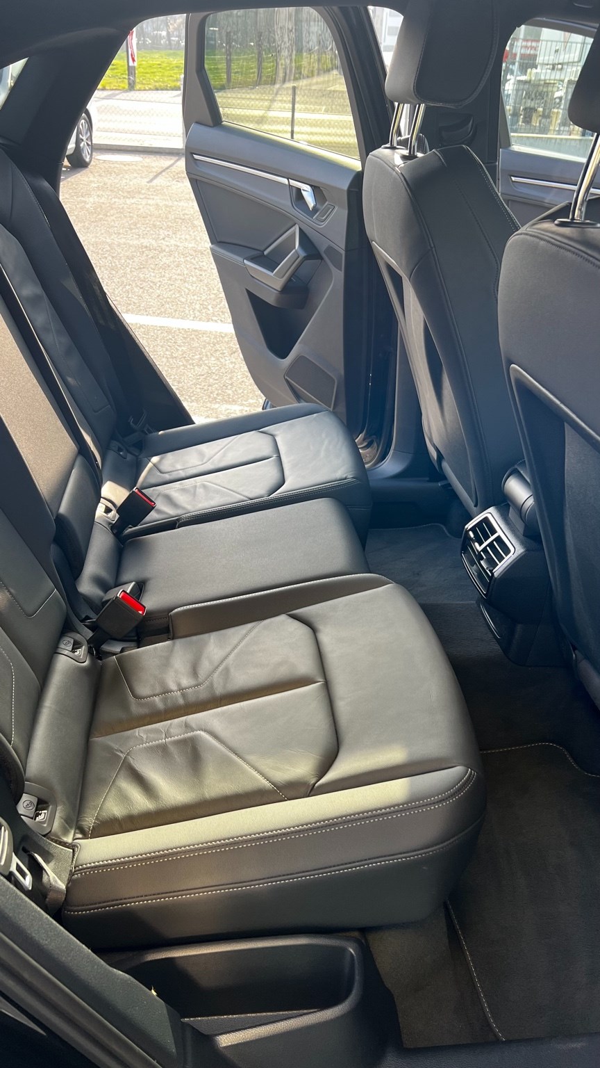 AUDI Q3 Sportback 40 TDI S line quattro-image-2