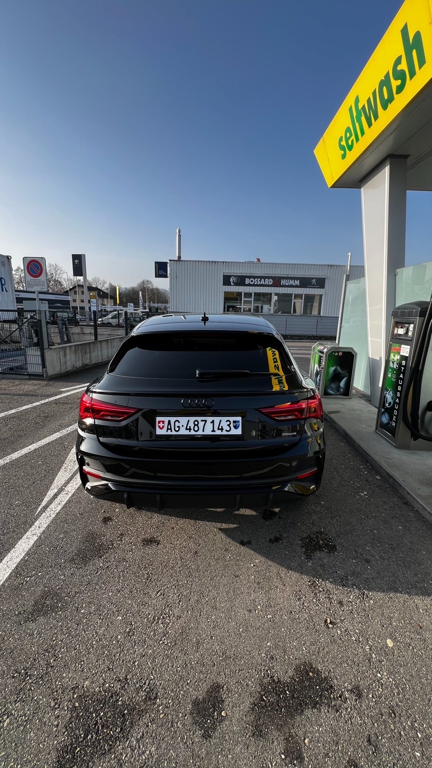 AUDI Q3 Sportback 40 TDI S line quattro-image-4