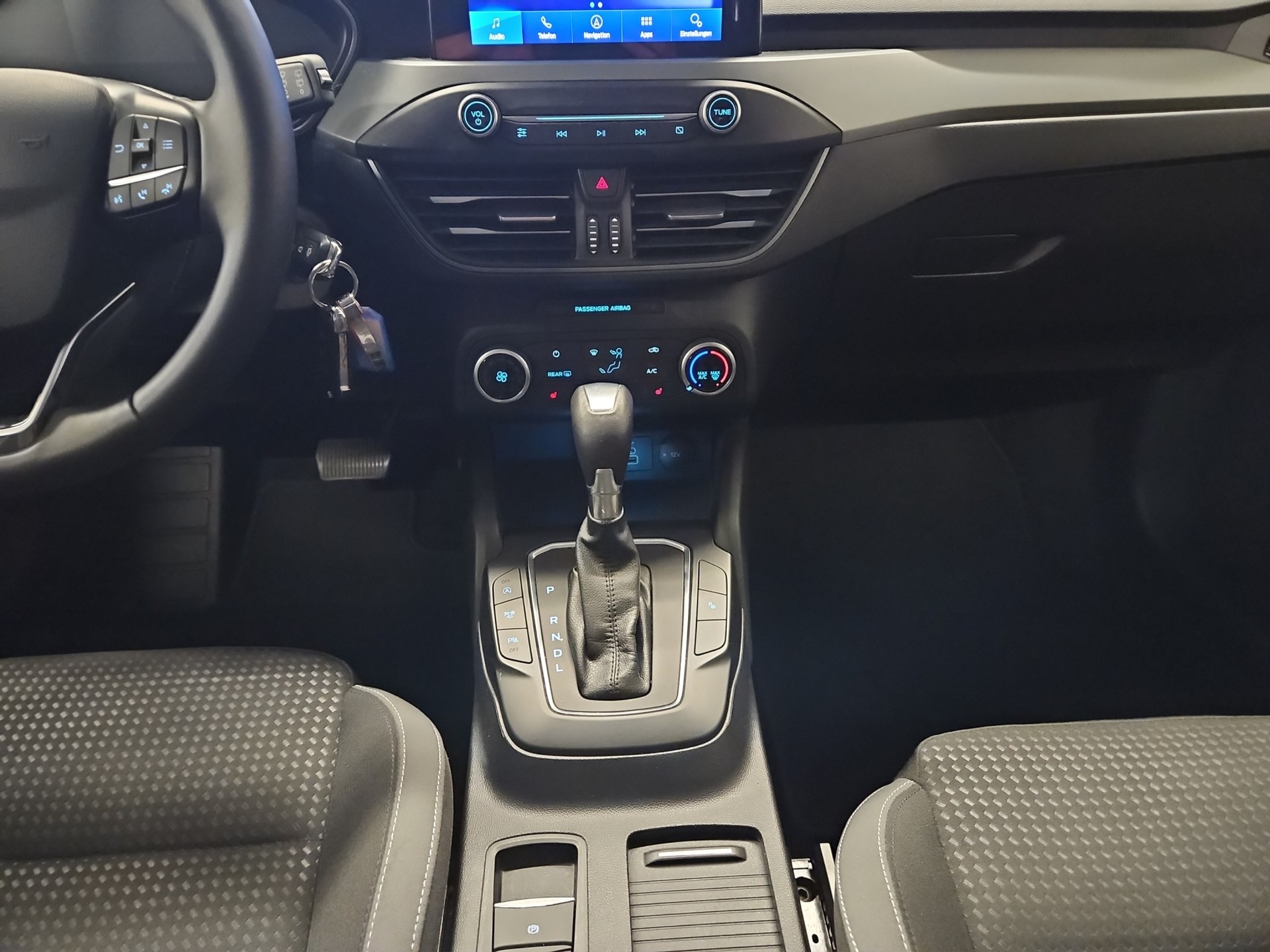 FORD Focus 1.0 MHEV Cool Connect Automatic-image-10