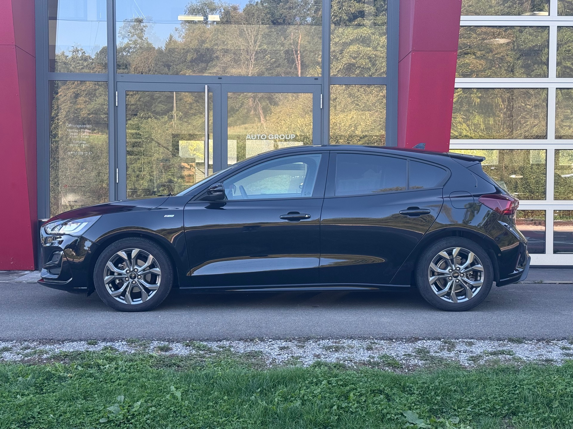 FORD Focus 1.0 MHEV ST-Line LEASING AB 256.65 CHF / MONAT-showroom-element-1