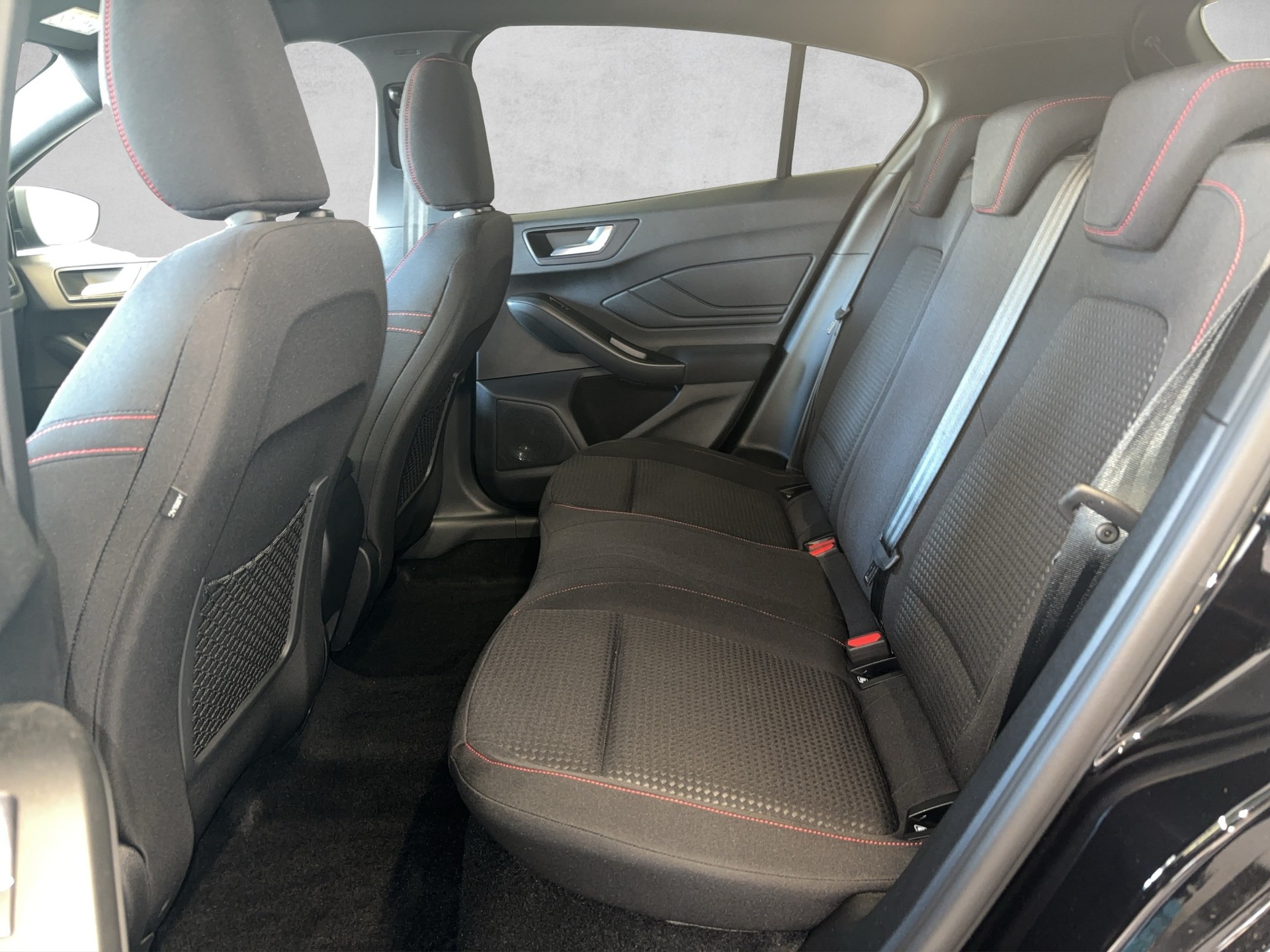 FORD Focus 1.0 MHEV ST-Line Automat-image-9