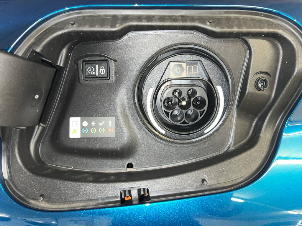 PEUGEOT 308 1.6 PHEV 180 Allure-image-12