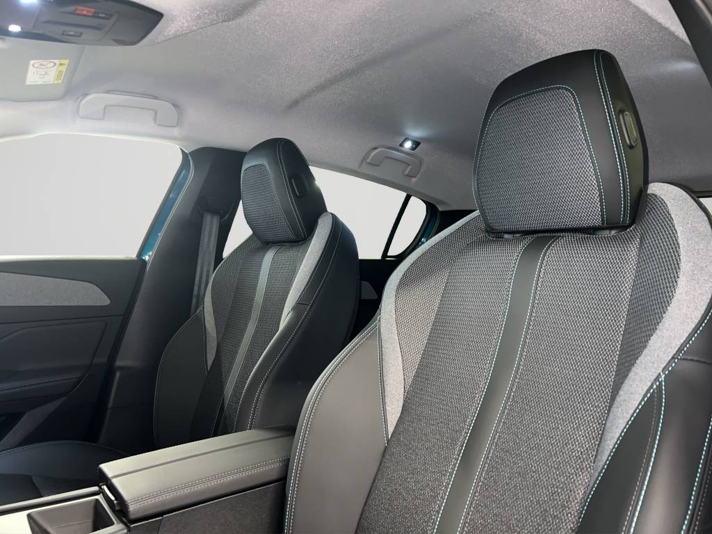 PEUGEOT 308 1.6 PHEV 180 Allure-image-9