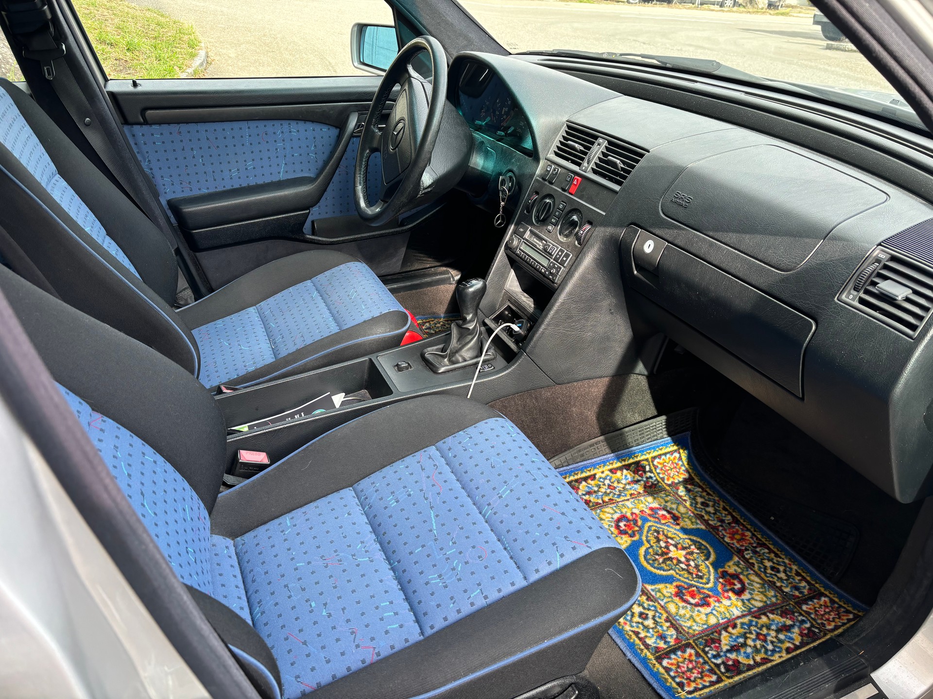 MERCEDES-BENZ C 200 Sport-image-10