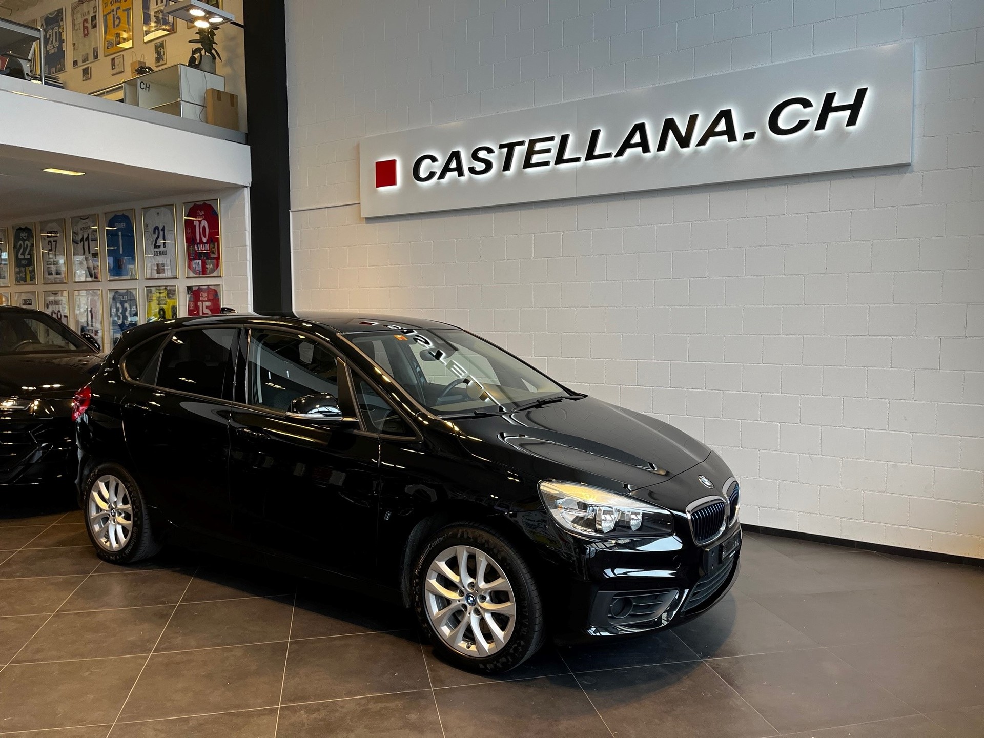 BMW 225xe Active Tourer-image-0