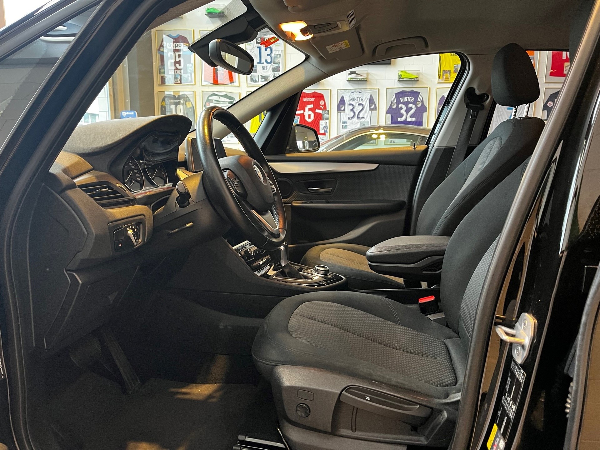 BMW 225xe Active Tourer-image-9
