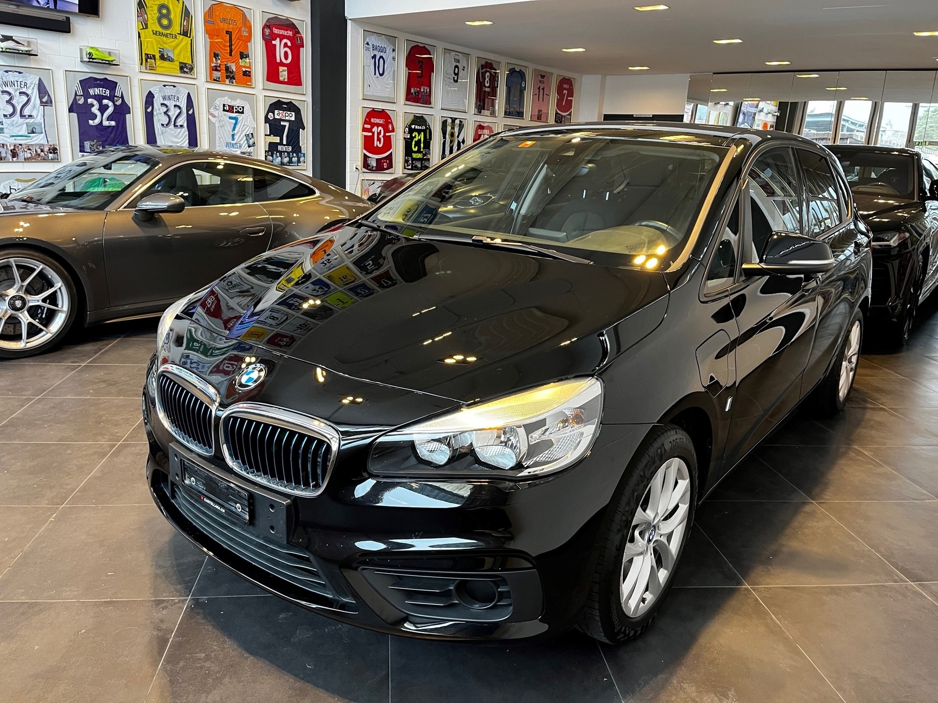 BMW 225xe Active Tourer-image-3