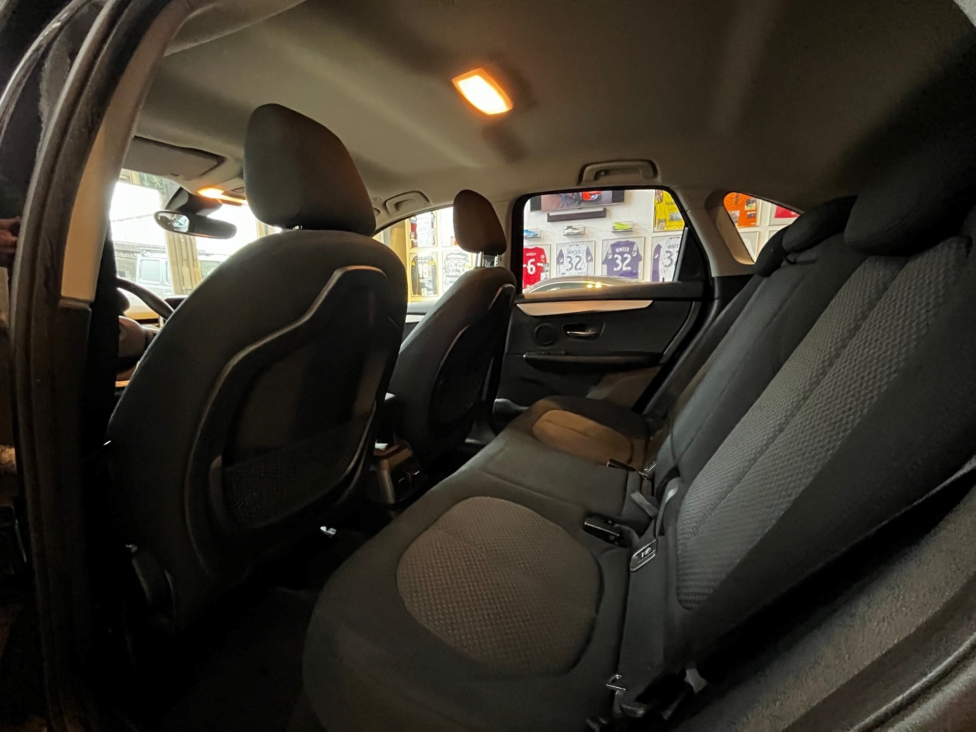 BMW 225xe Active Tourer-image-12