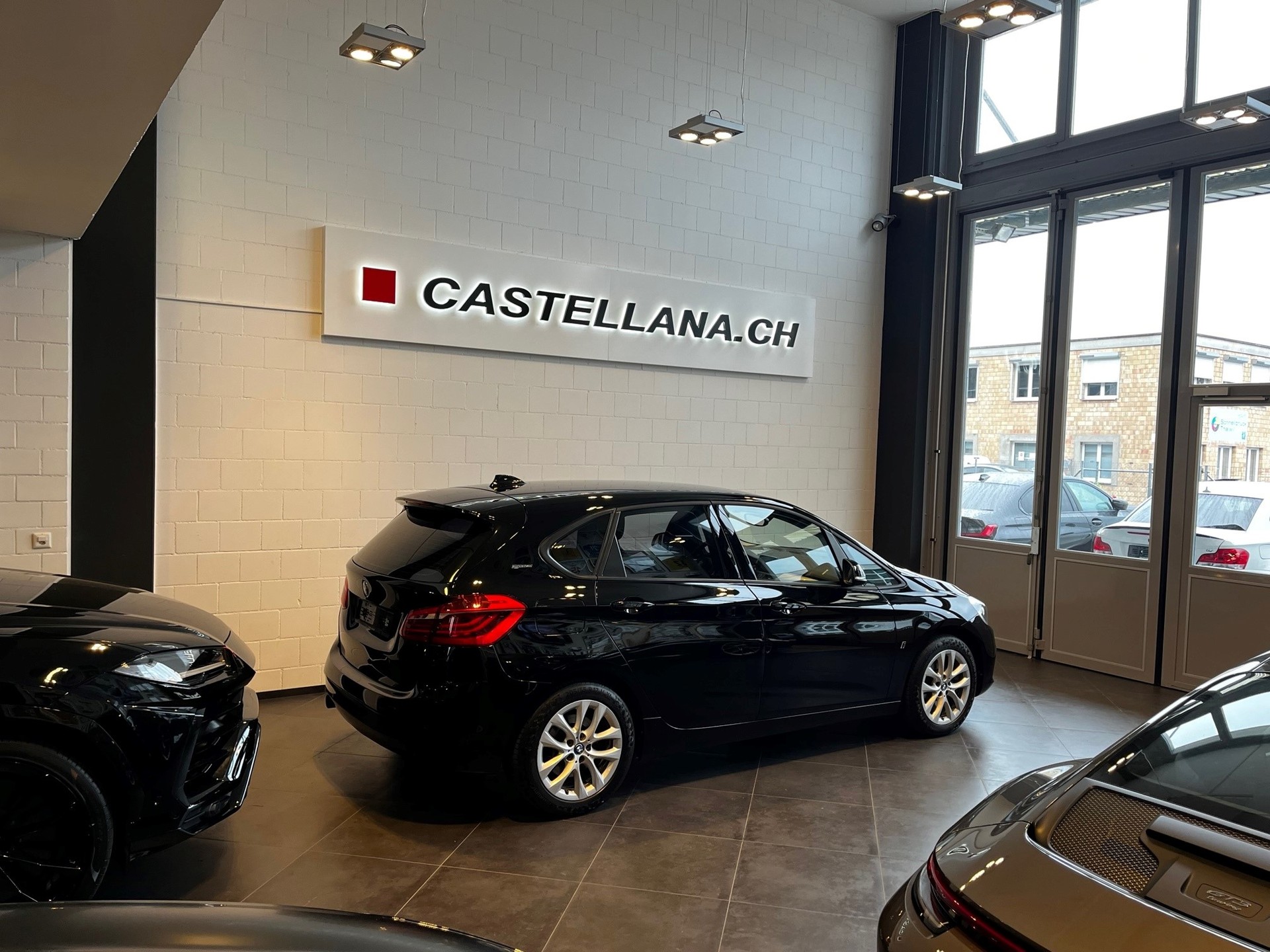 BMW 225xe Active Tourer-image-5