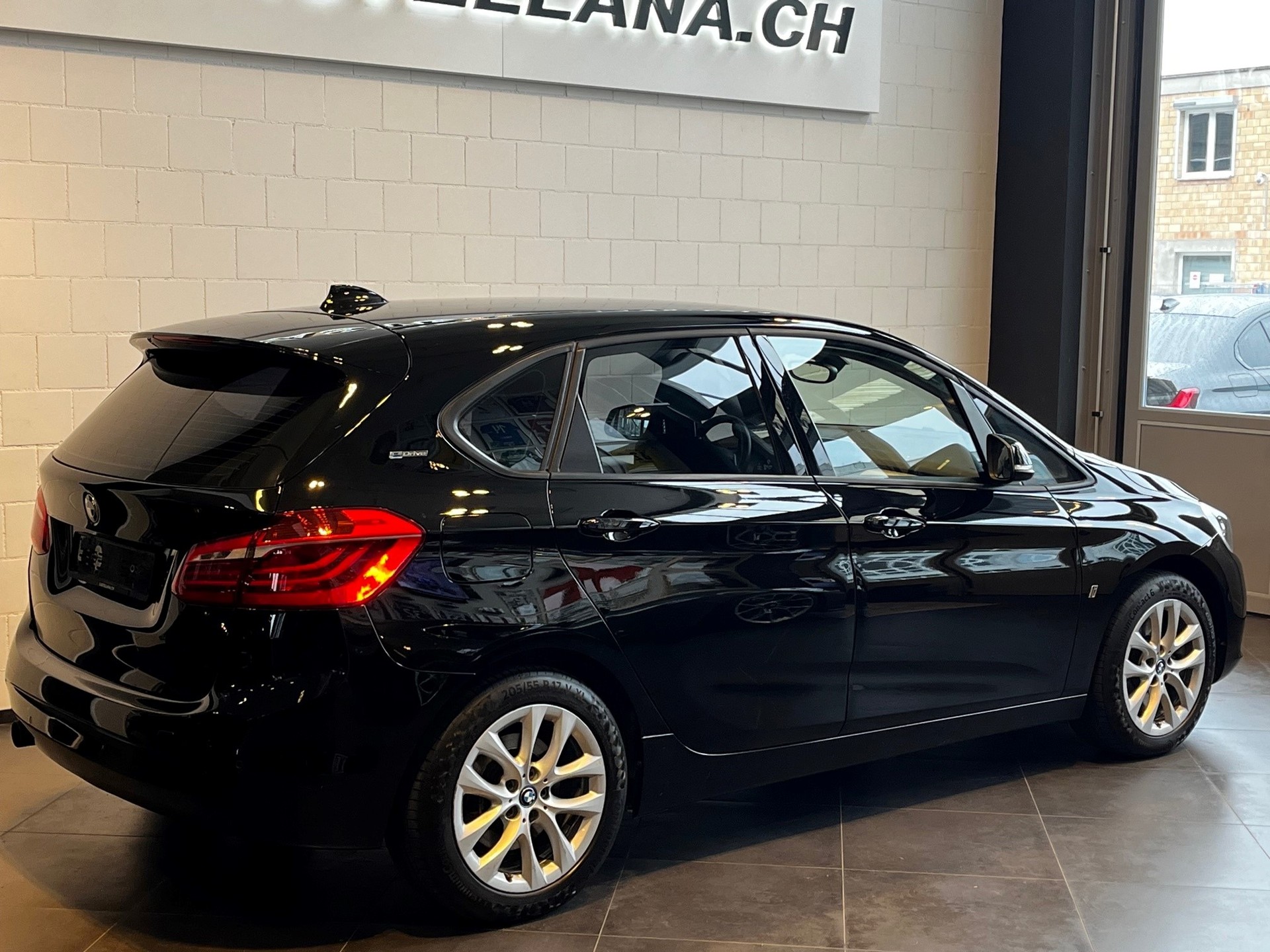 BMW 225xe Active Tourer-image-6