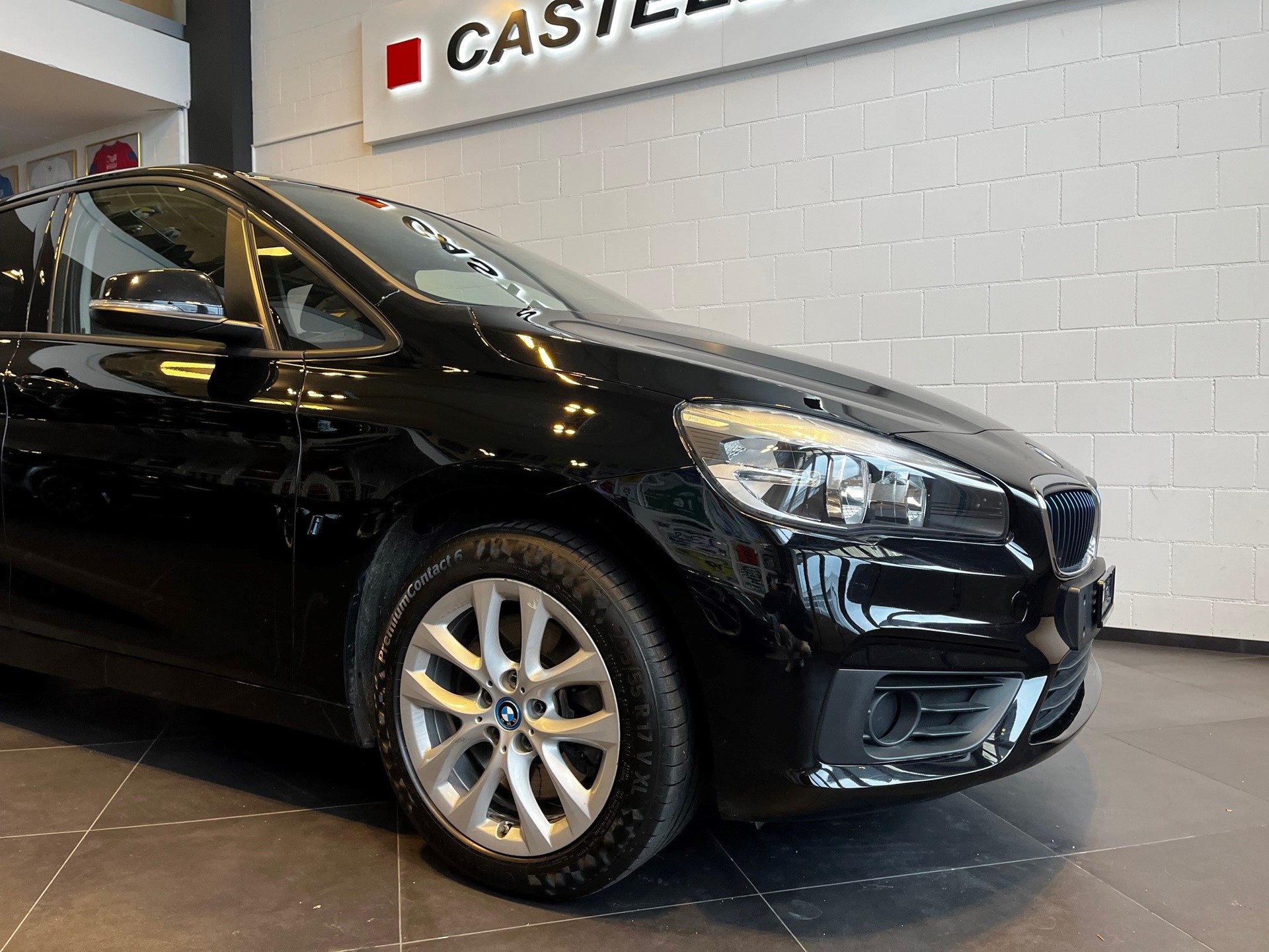 BMW 225xe Active Tourer-image-1