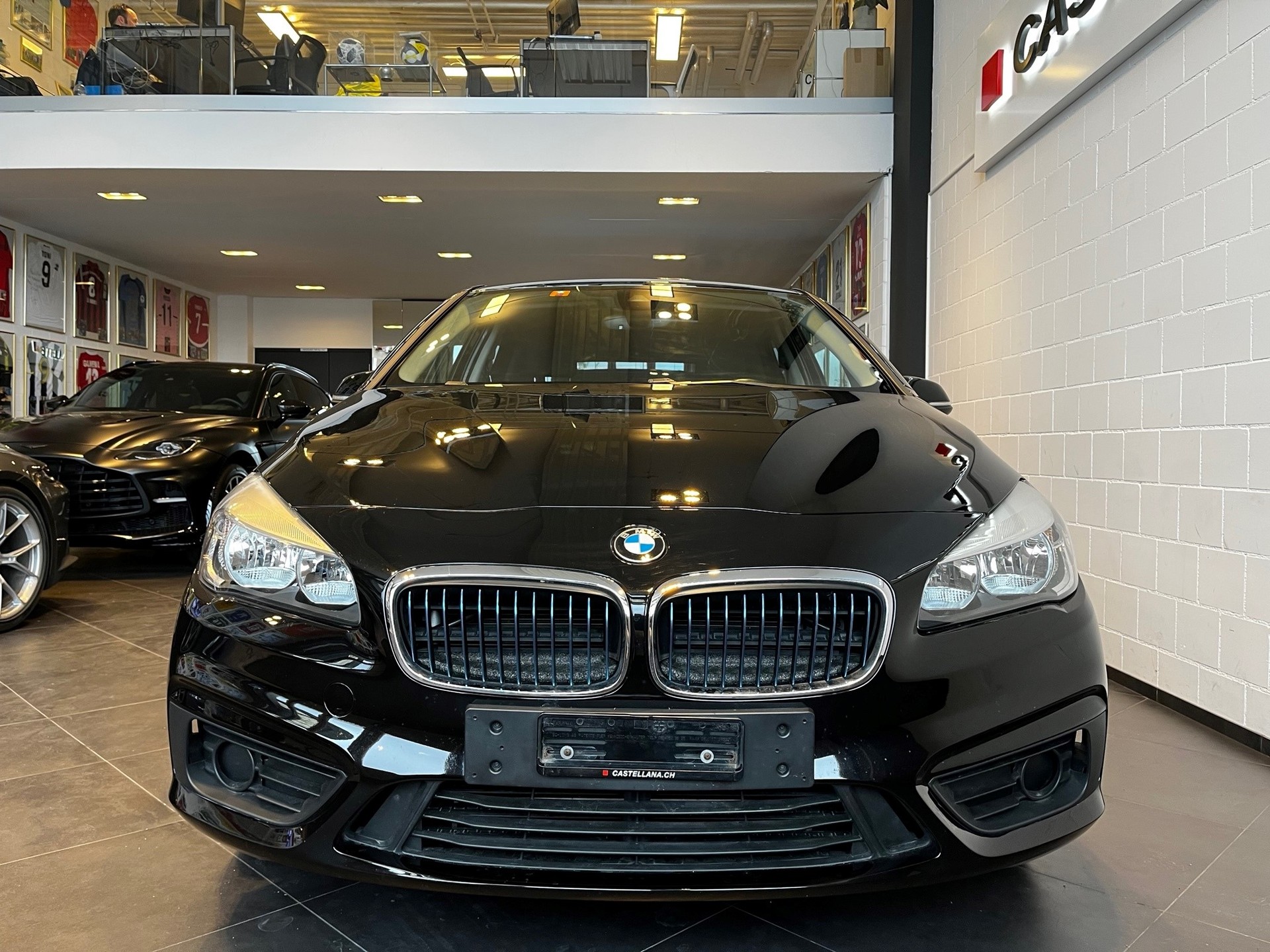 BMW 225xe Active Tourer-image-2