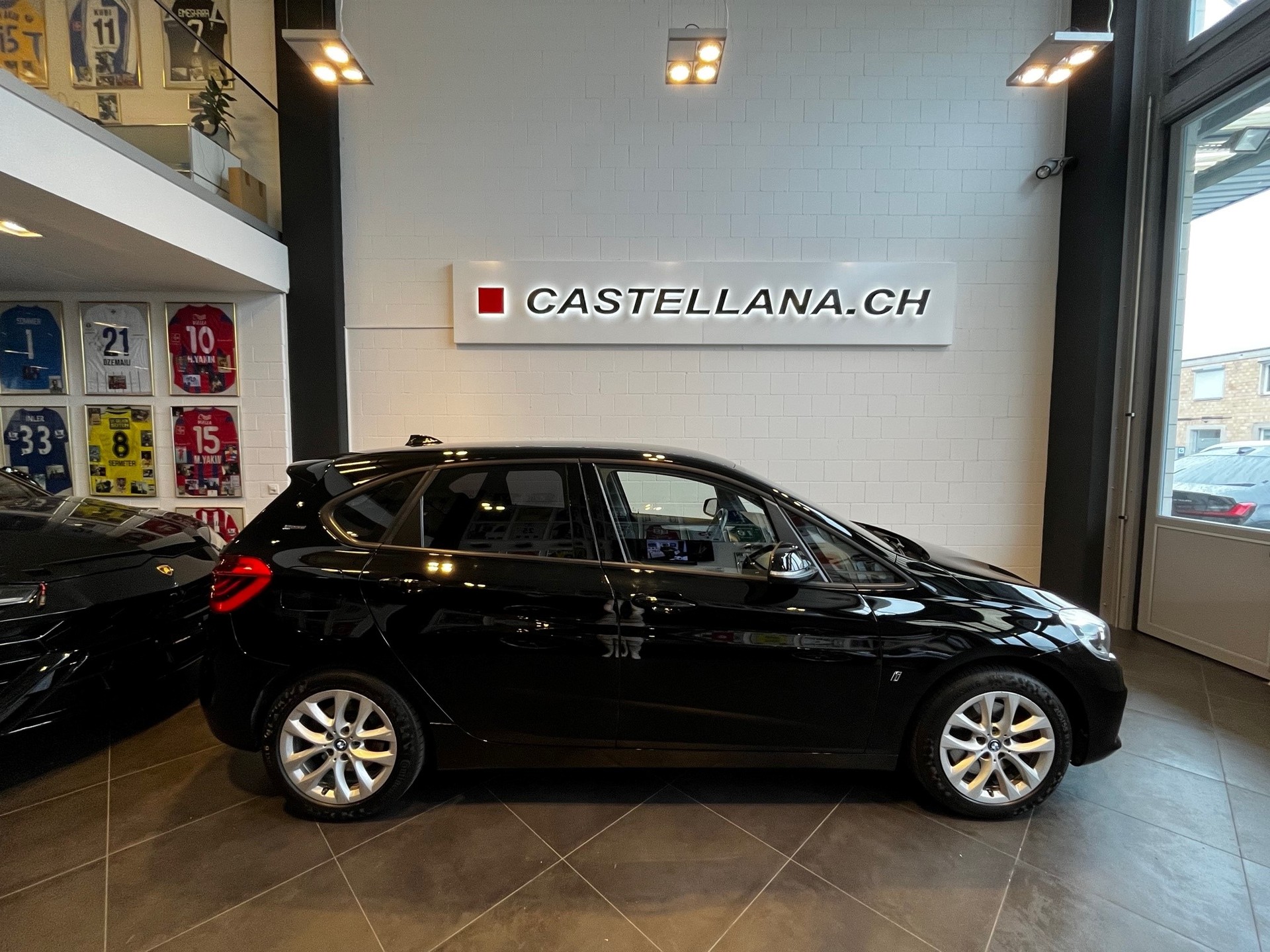BMW 225xe Active Tourer-image-4