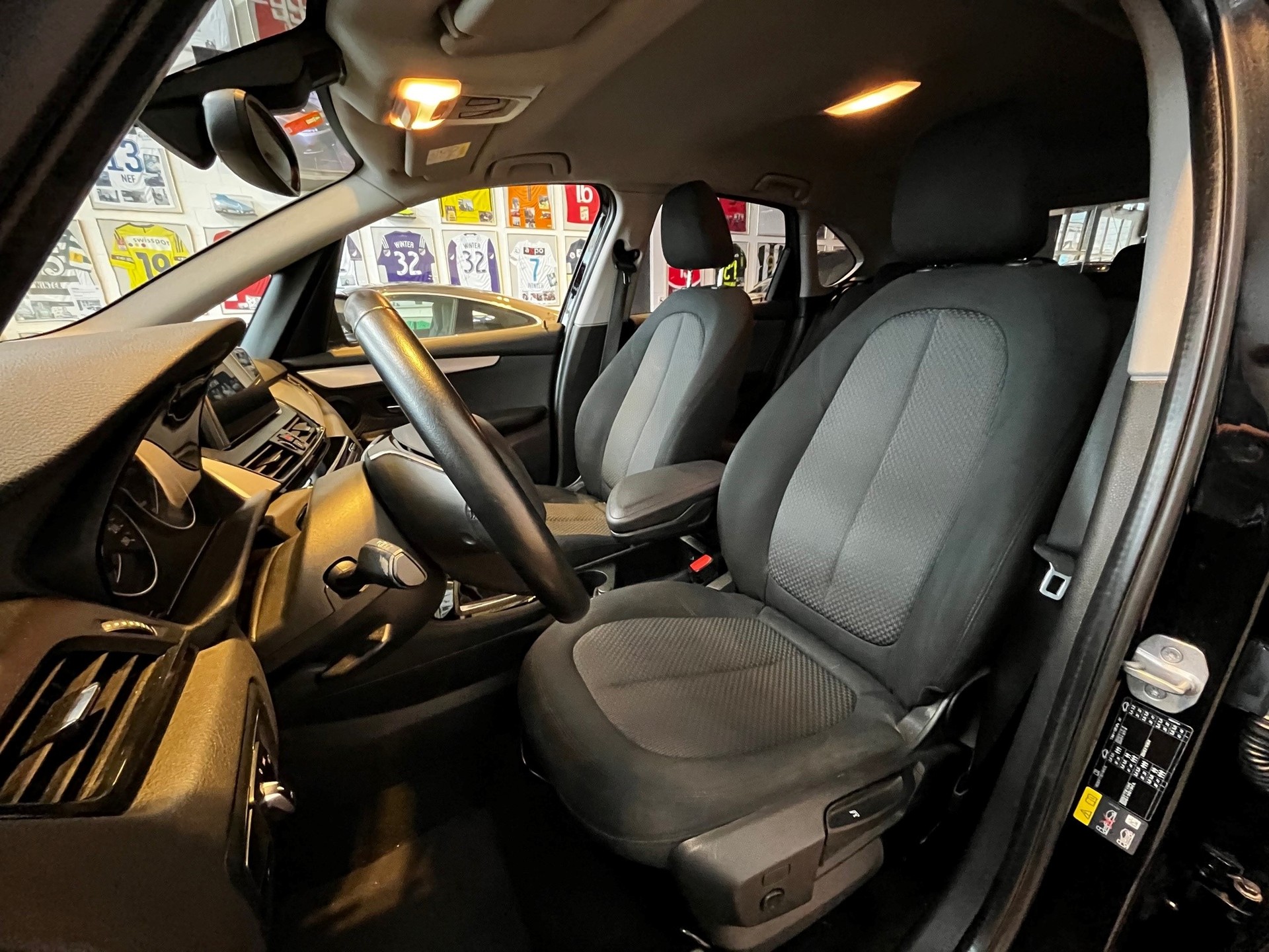 BMW 225xe Active Tourer-image-10