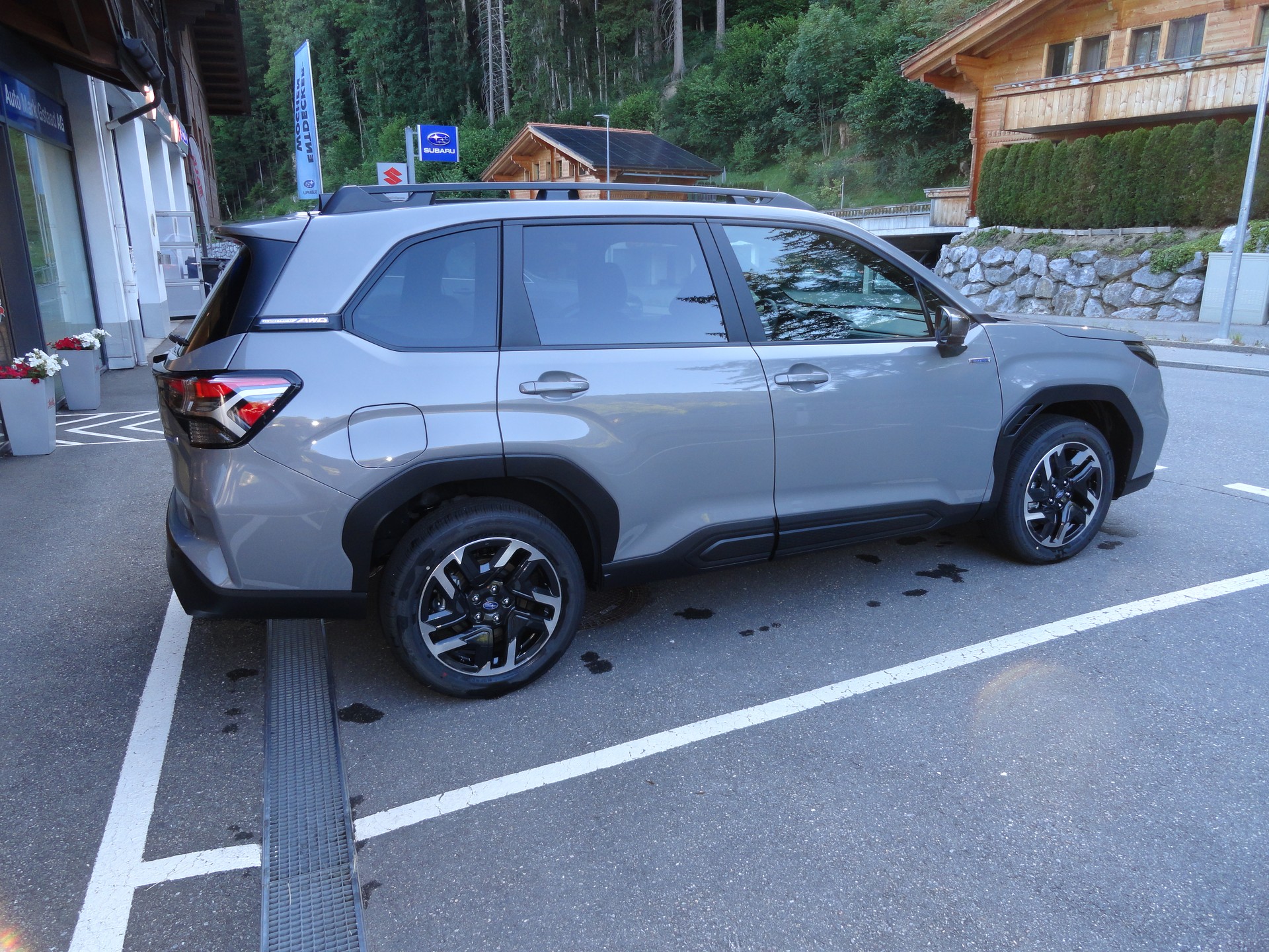 SUBARU Forester 2.0i e-Boxer Swiss Plus Lineartronic-showroom-element-3