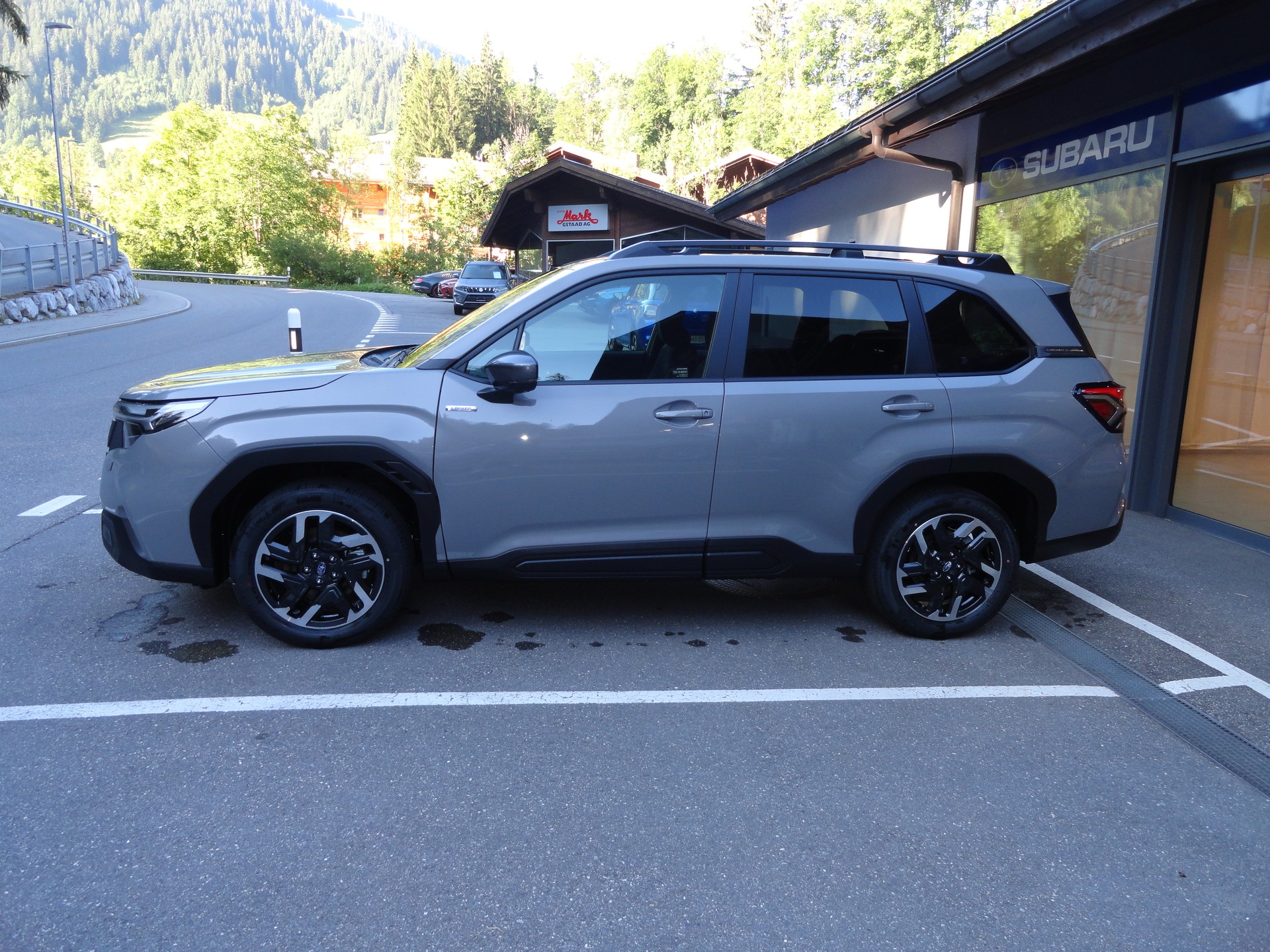 SUBARU Forester 2.0i e-Boxer Swiss Plus Lineartronic-showroom-element-1