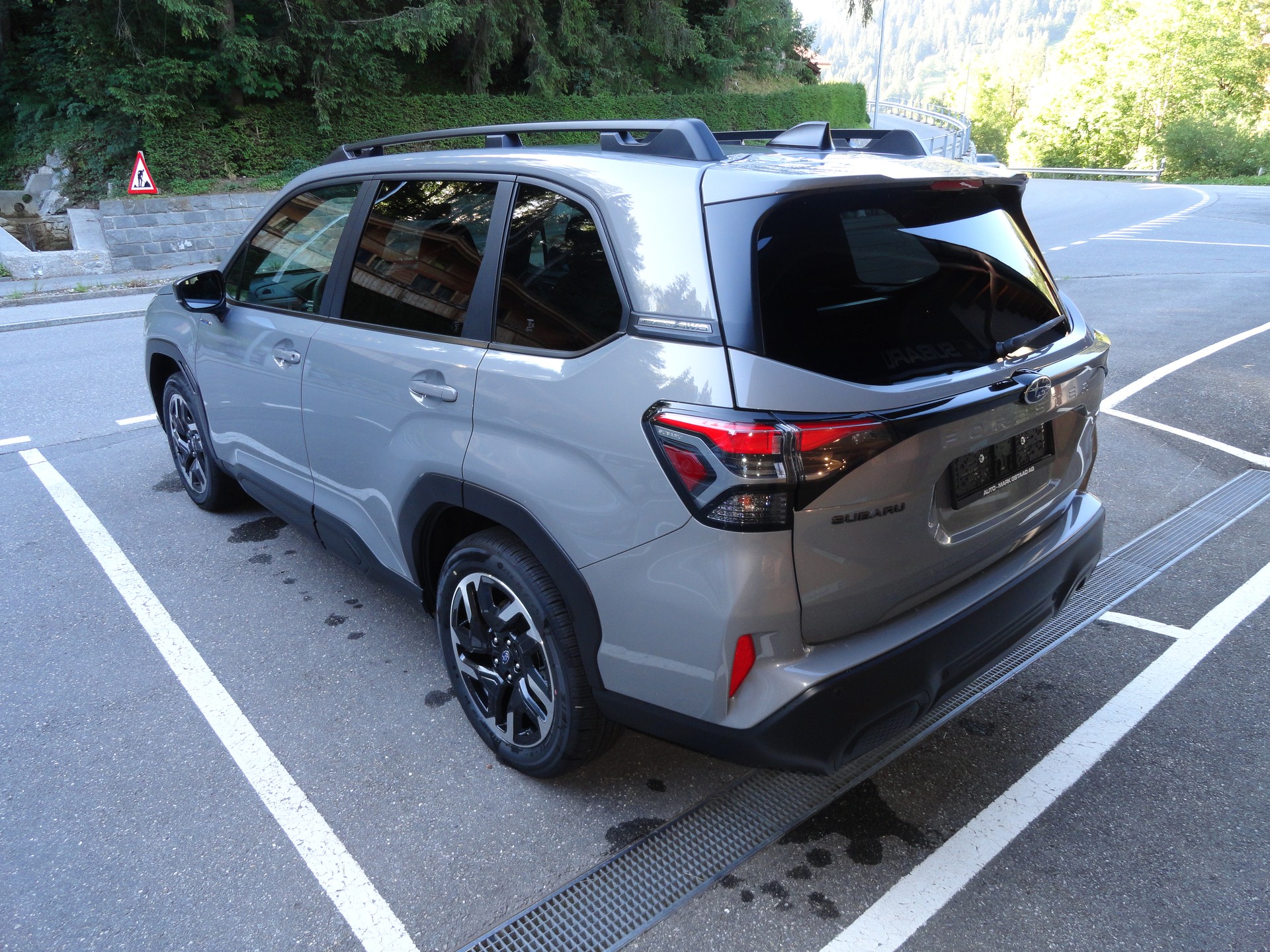 SUBARU Forester 2.0i e-Boxer Swiss Plus Lineartronic-showroom-element-2