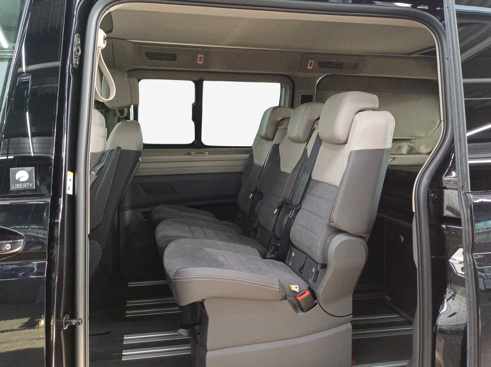 VW California 2.0 TDI Beach Tour-image-11