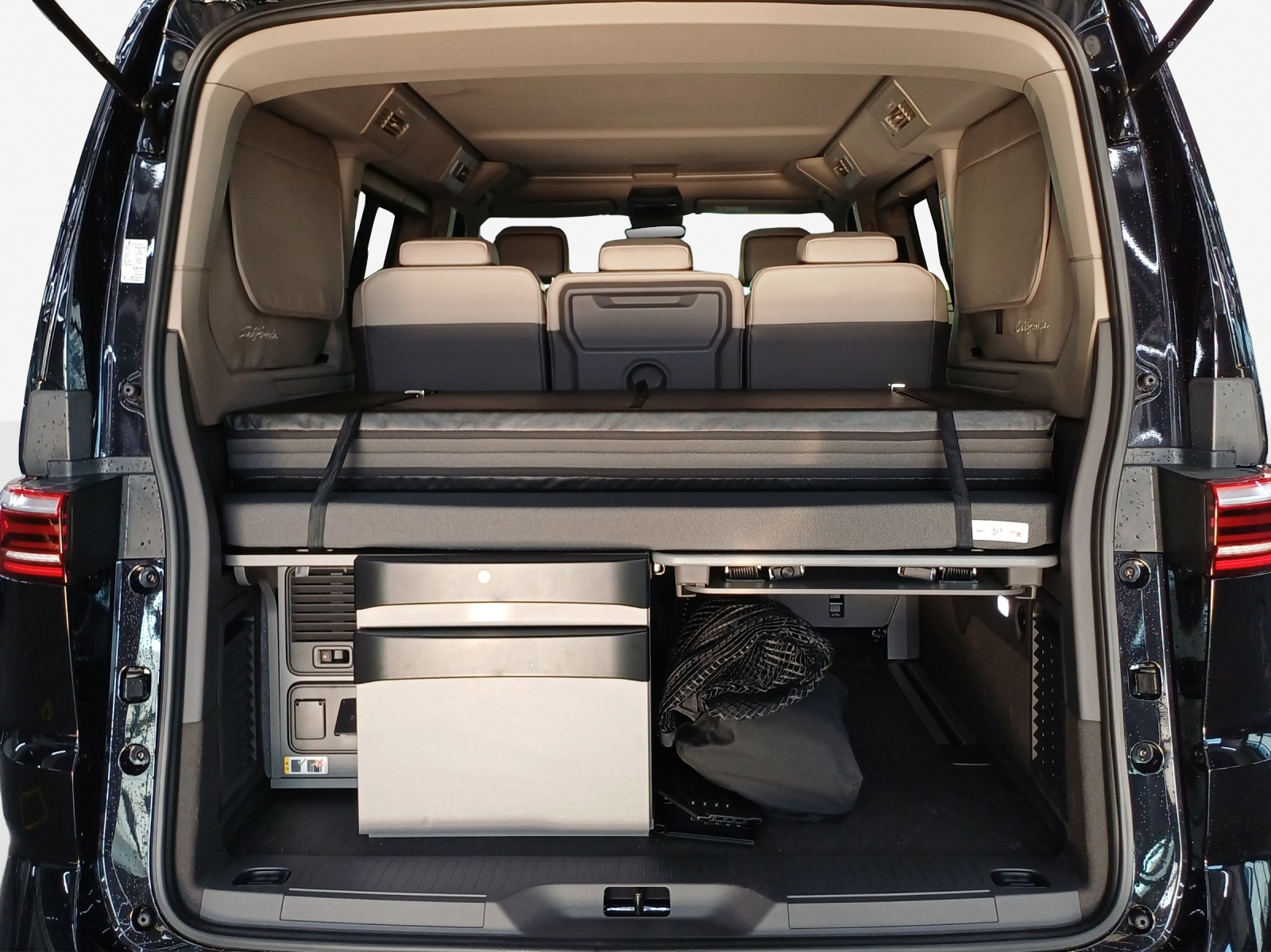 VW California 2.0 TDI Beach Tour-image-12