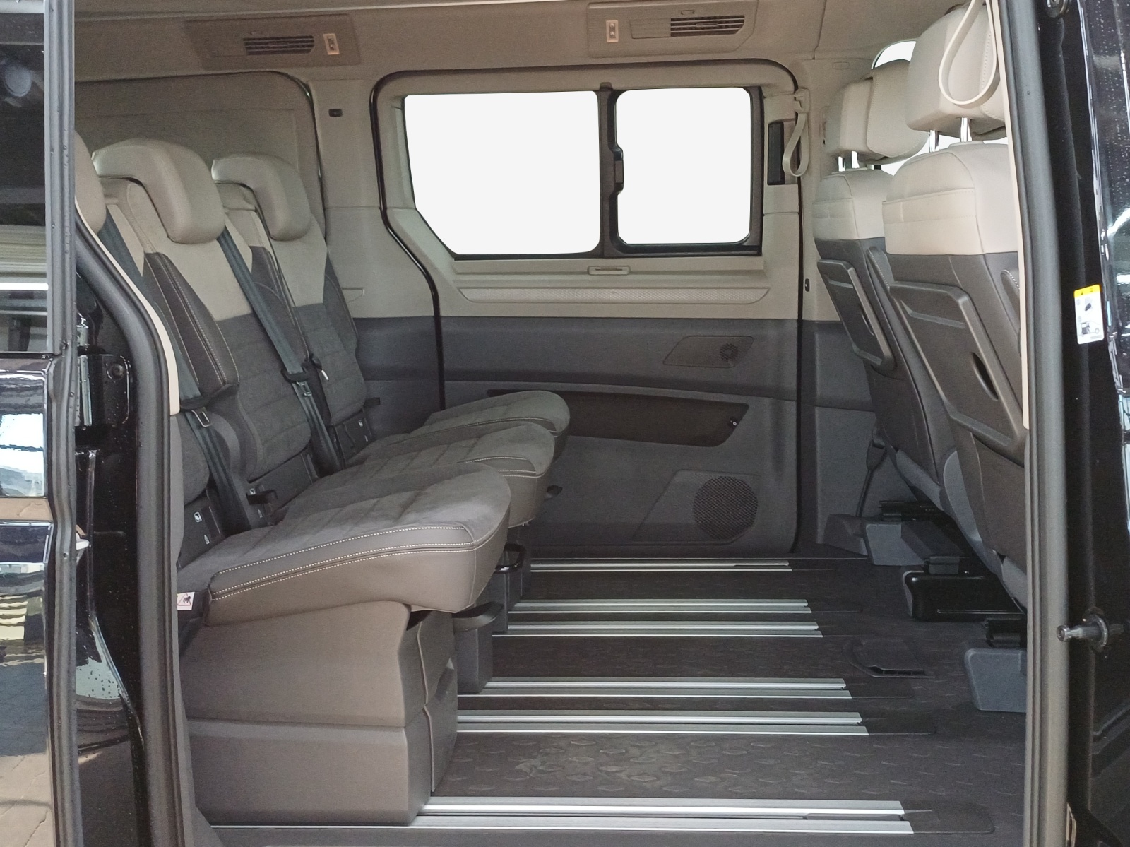 VW California 2.0 TDI Beach Tour-image-13
