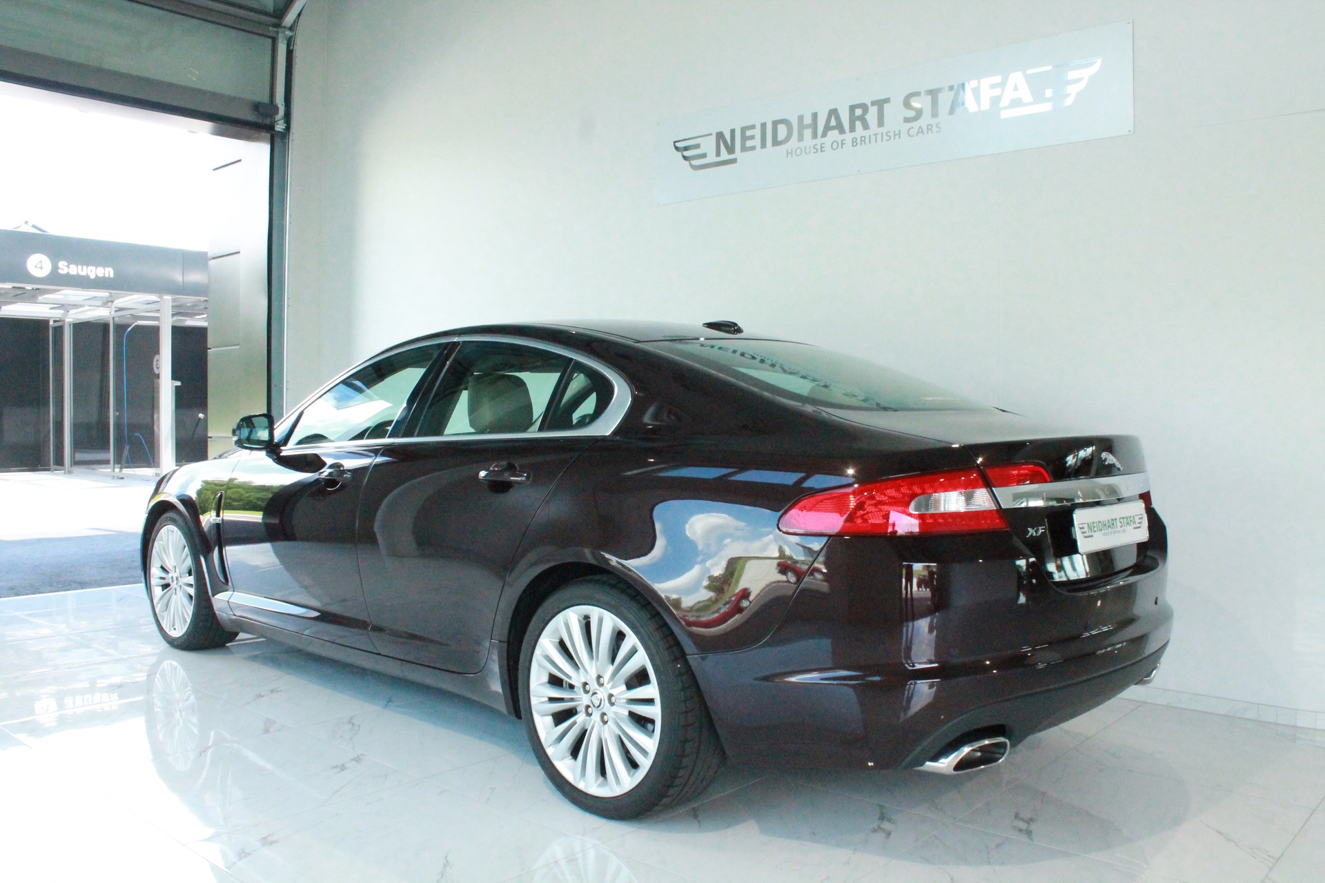 JAGUAR XF 5.0 V8 Portfolio-showroom-element-1