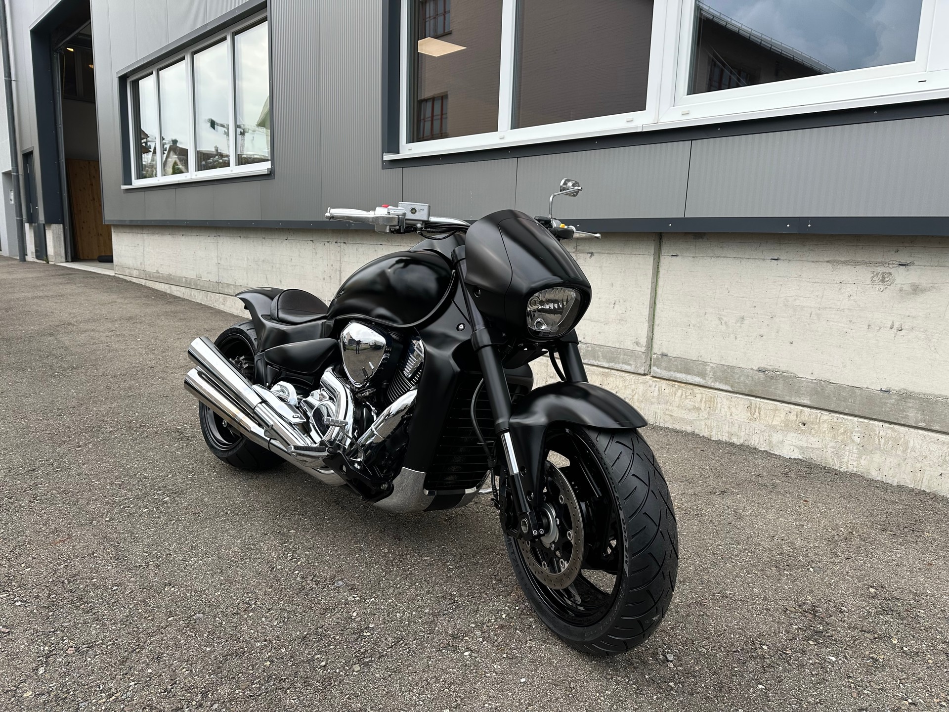 SUZUKI M 1800 R K6