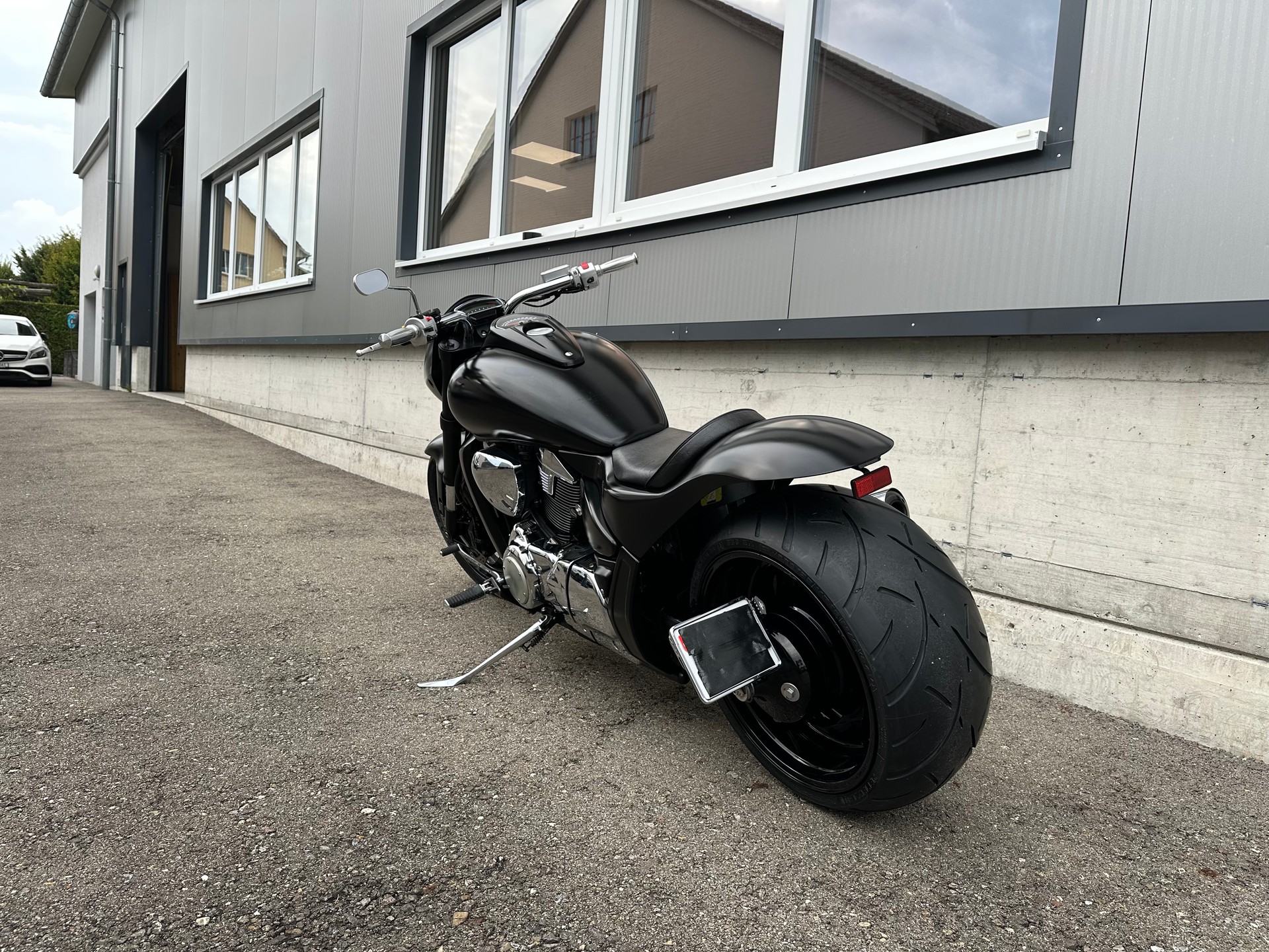 SUZUKI M 1800 R K6-image-6