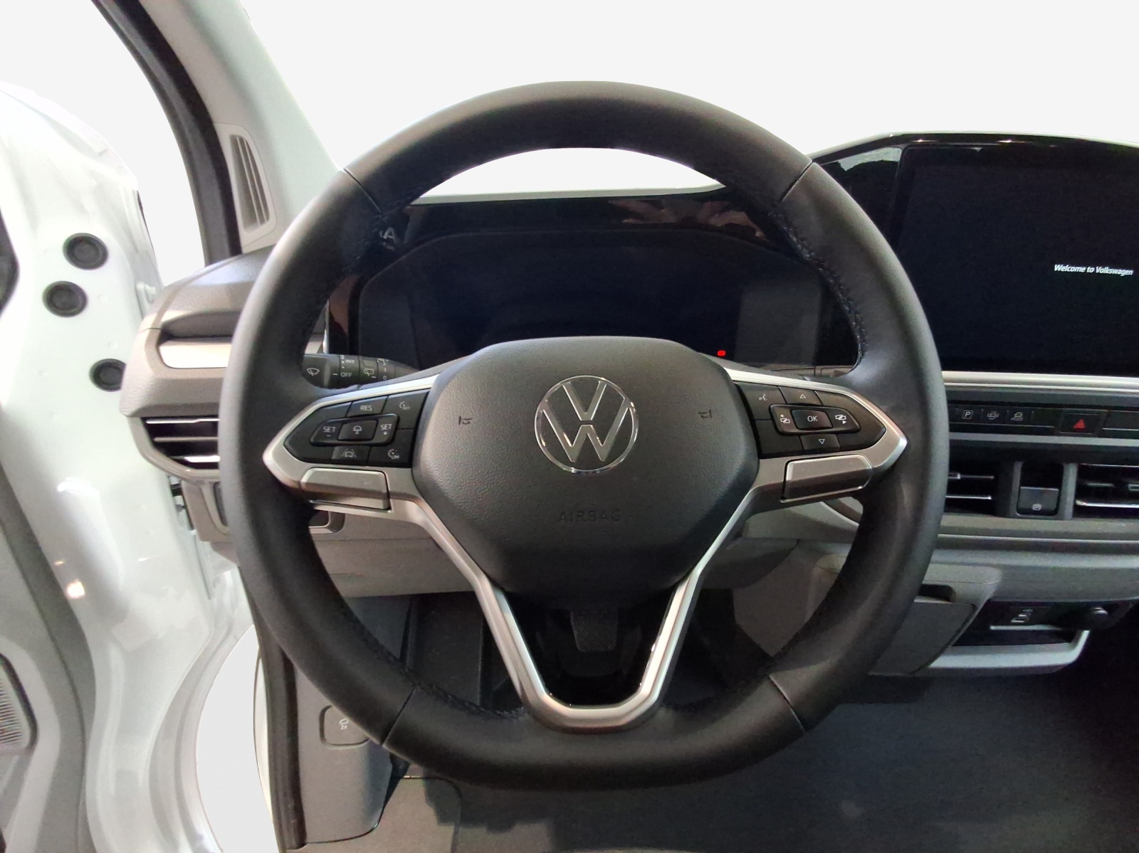 VW Caravelle BEV Life-image-9