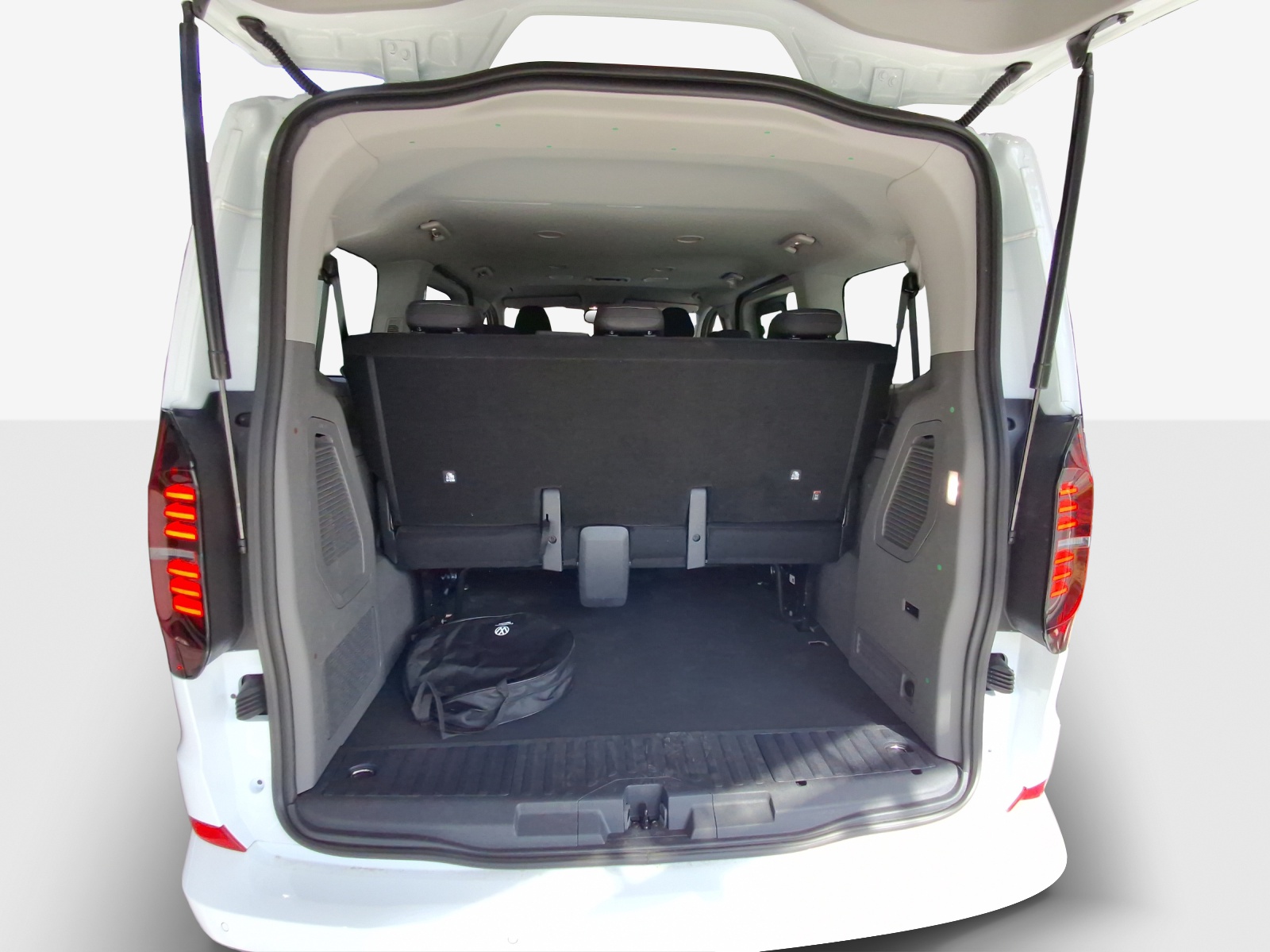 VW Caravelle BEV Life-image-12